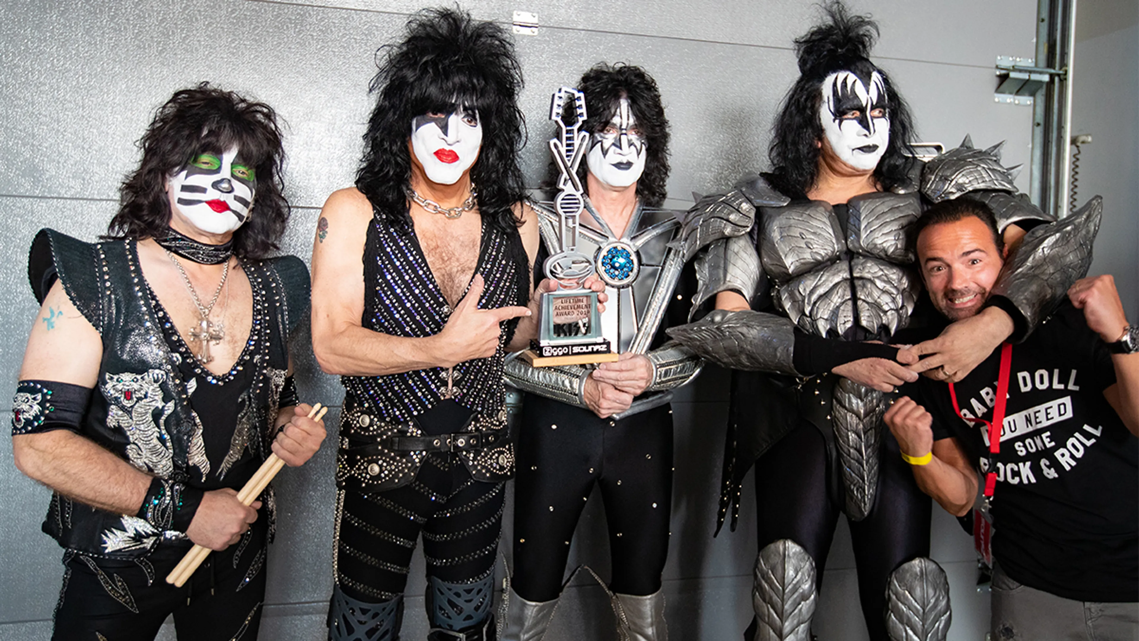  “Ik werd bijna gewurgd door Gene Simmons”