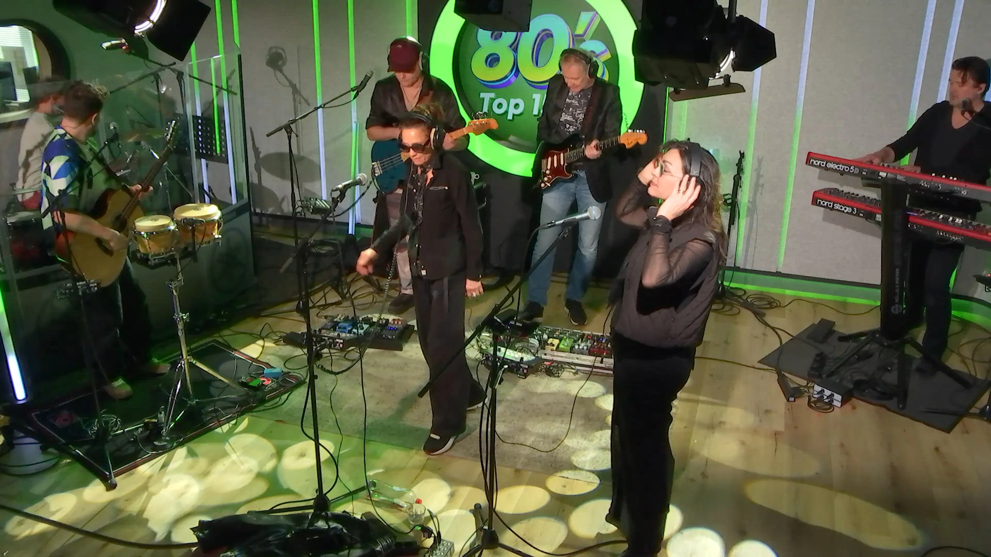 Loïs Lane live met It's The First Time