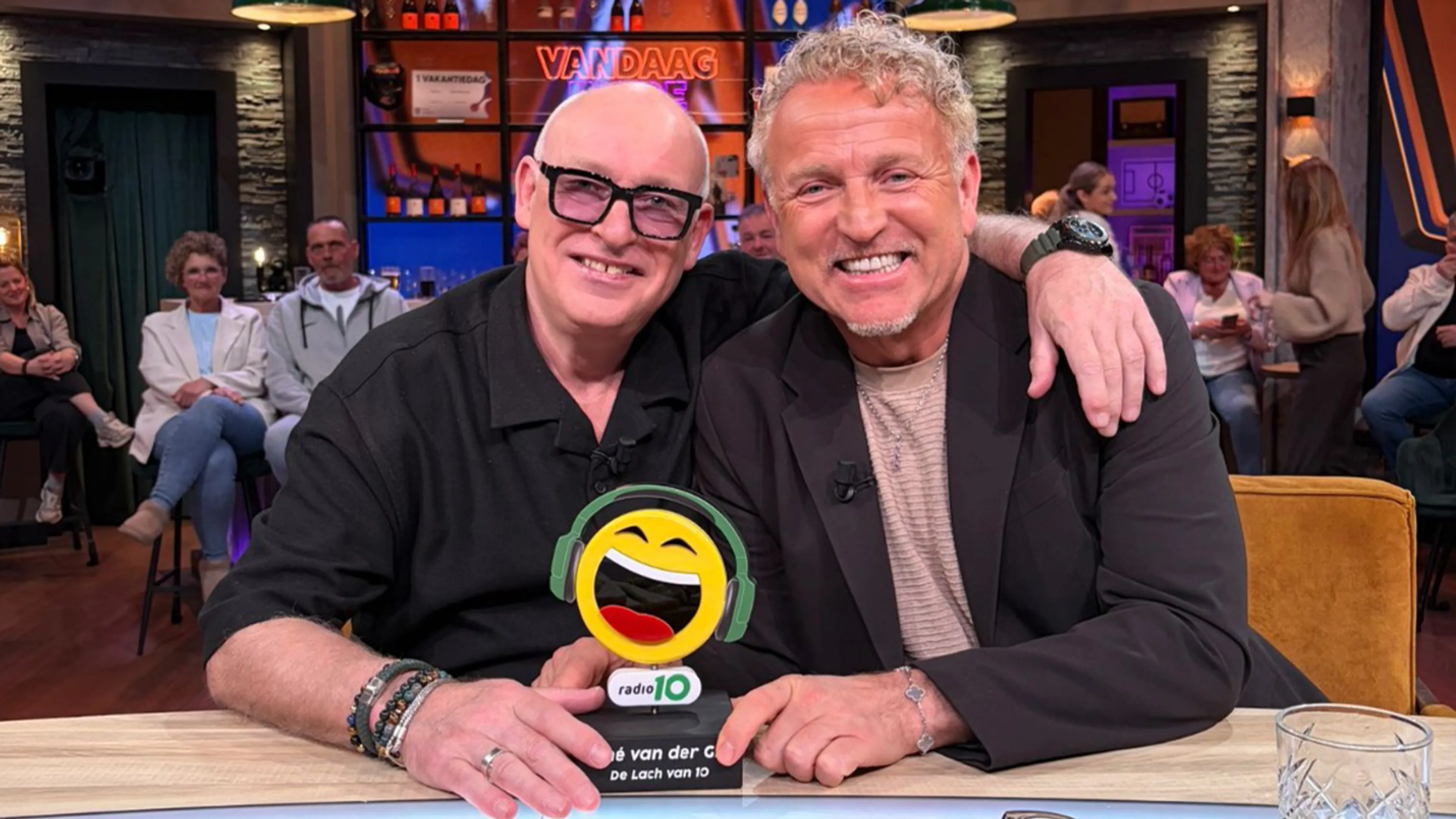 René van der Gijp krijgt award voor 'de meest aanstekelijke lach van Nederland'