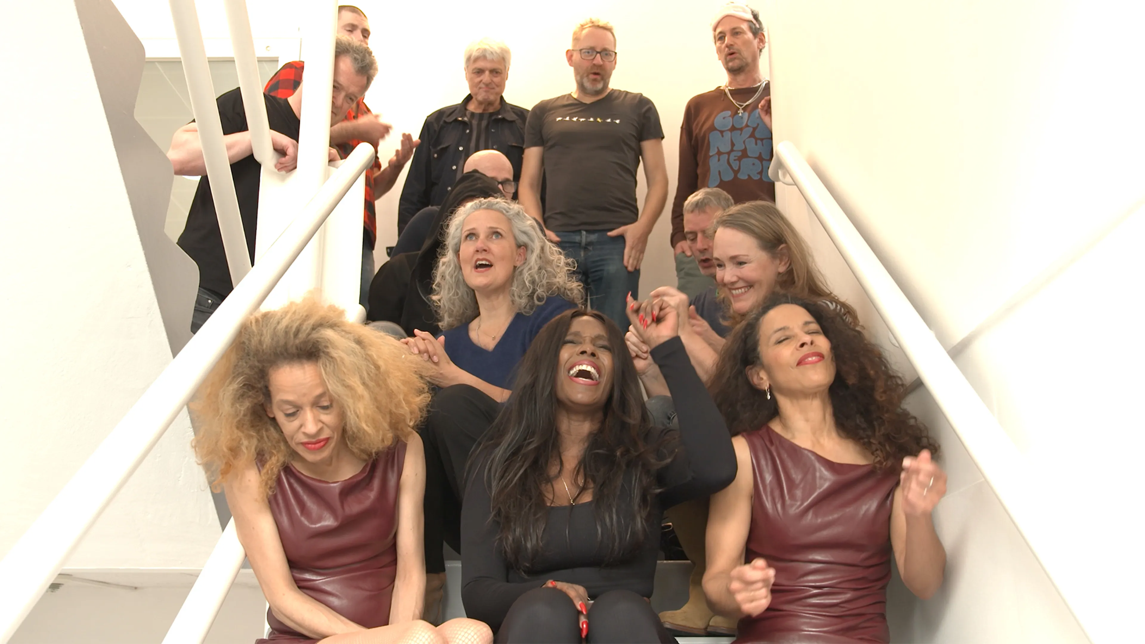 Donna’s Hot Stuff verovert ons trappenhuis met Enough Is Enough