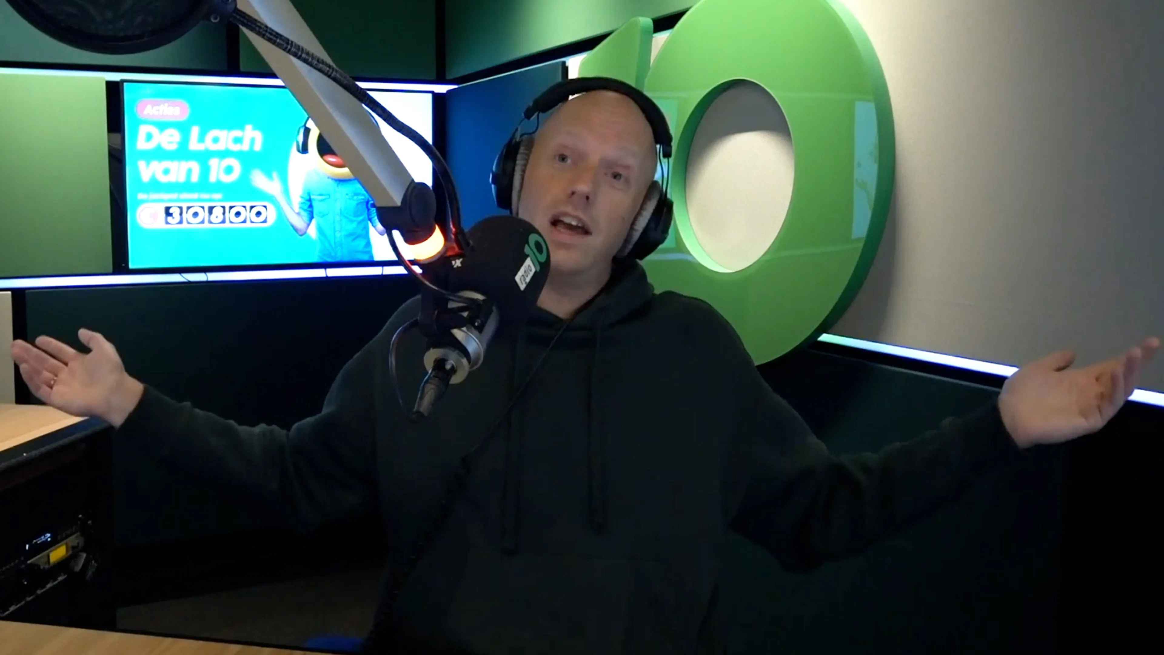 Dit is de eerste hint voor De Lach van 10!