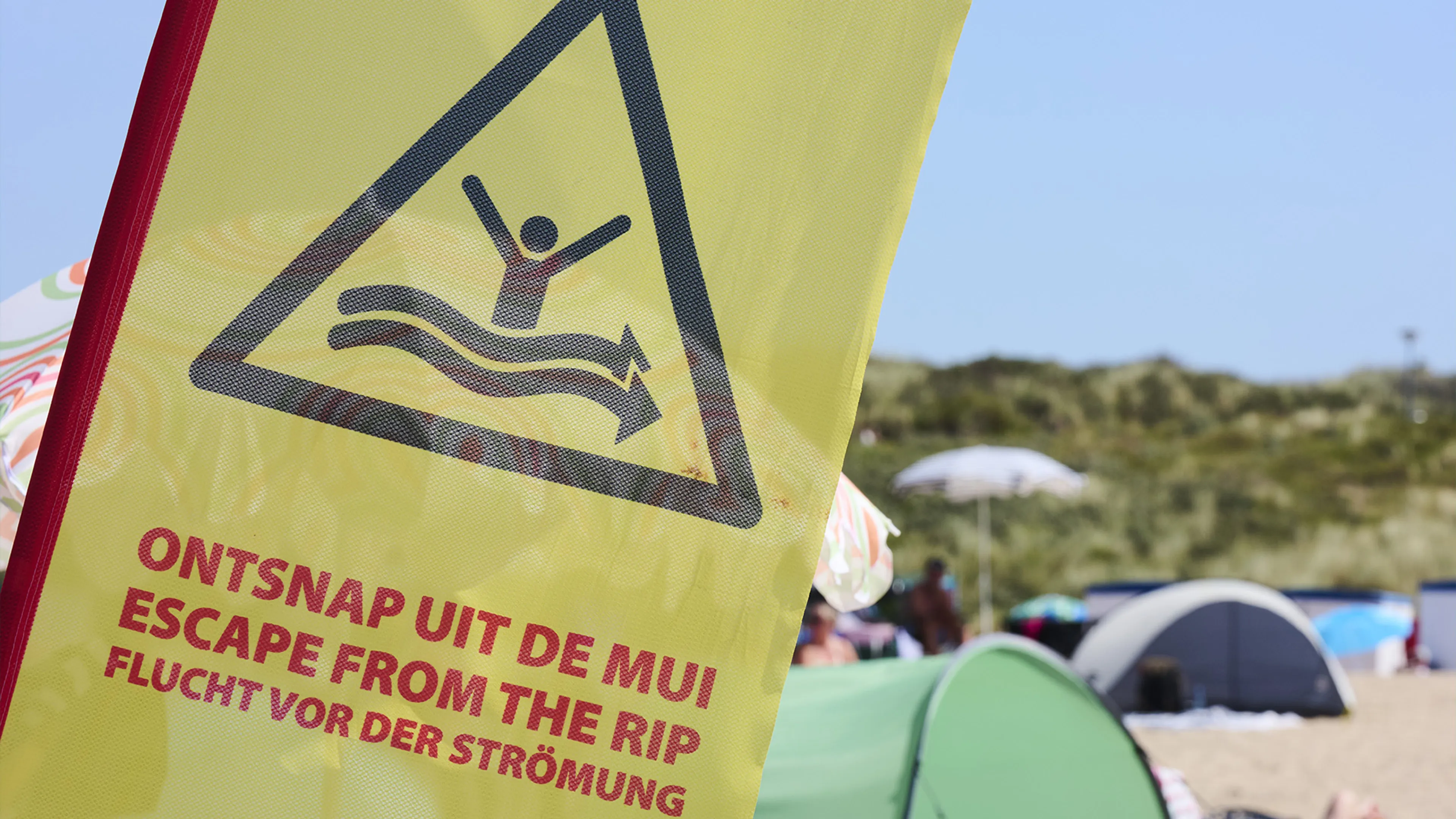 Dit moet je doen als je tijdens het zwemmen in zee in een mui belandt