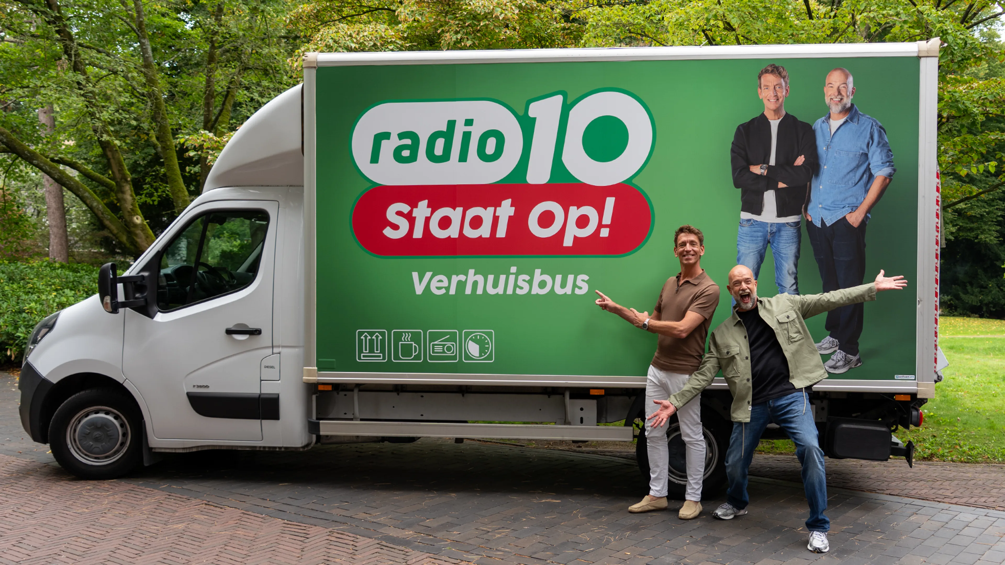 Radio 10 Staat Op! en dat vieren we met een verhuisbus vol prijzen