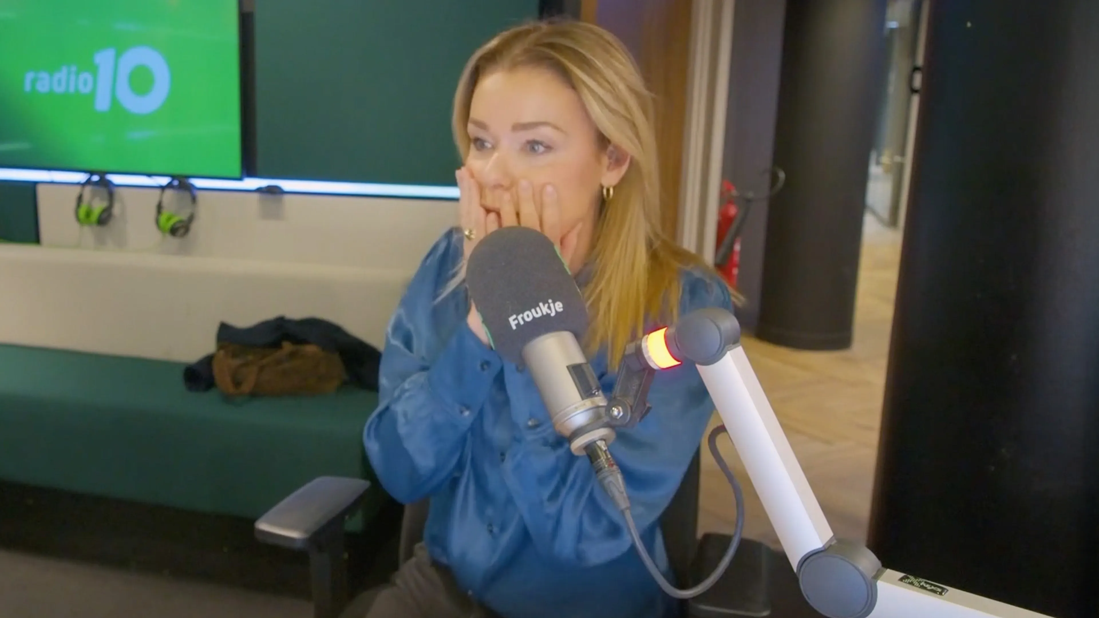 Heeft Froukje écht over een gesloten wc-bril geplast?!