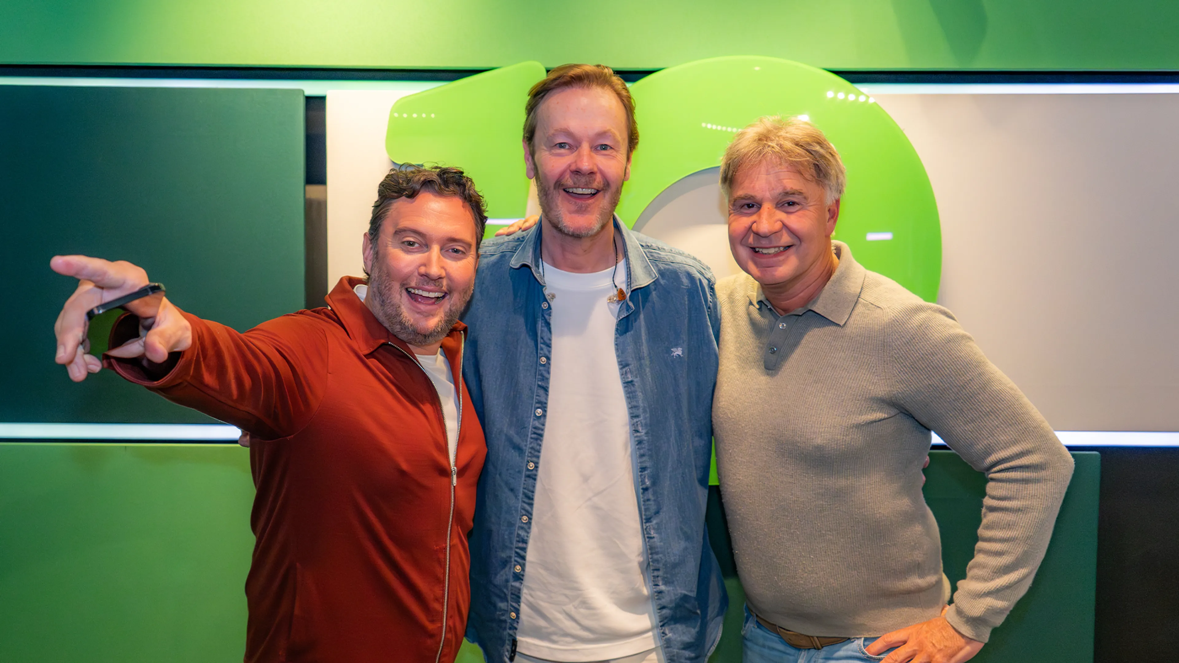 Tino Martin en René Boogaart halen recordbedrag op met Alpe d'Huzes veilingitem!