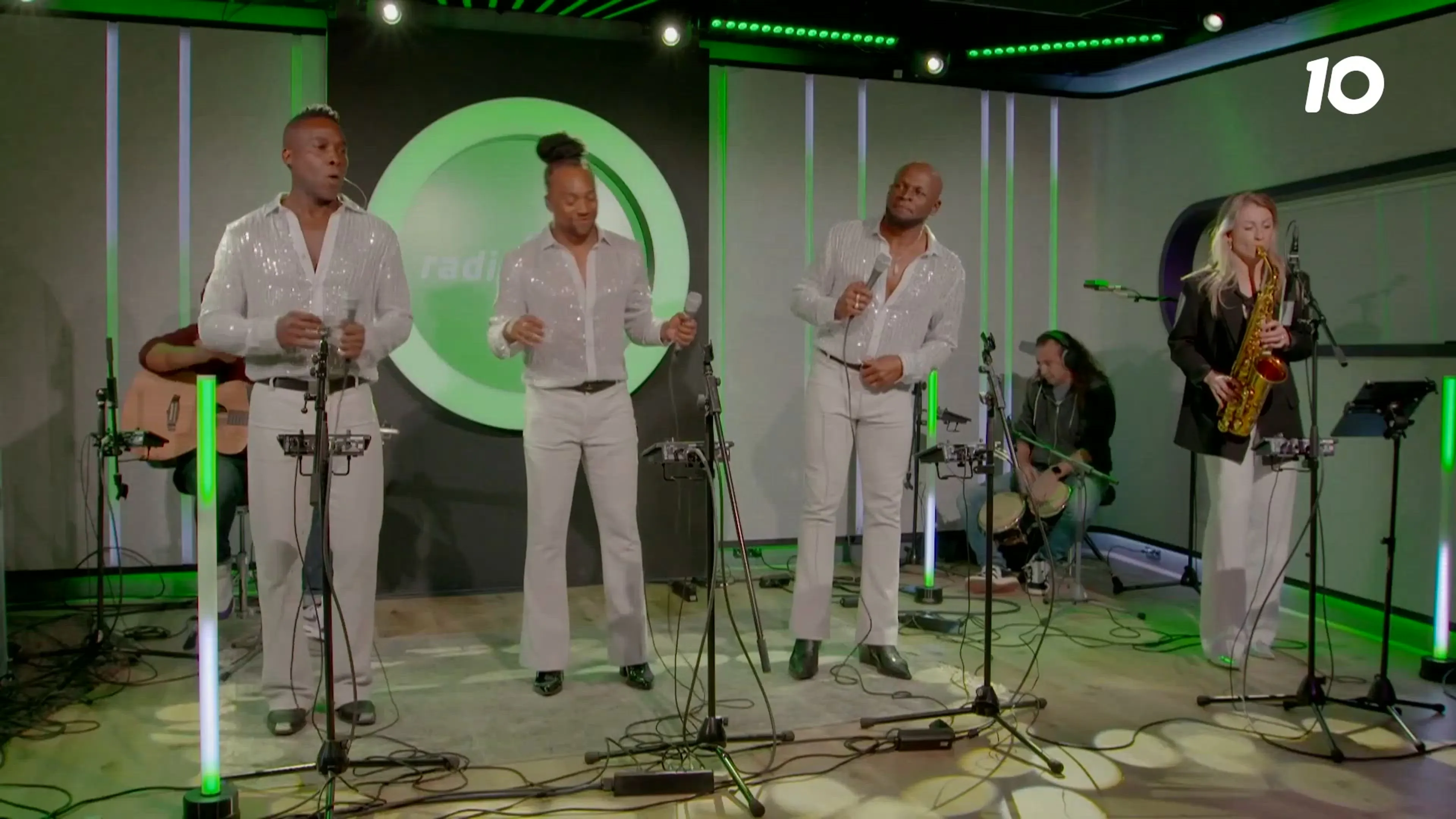The Chicago Funk live met cover van Boogie Wonderland