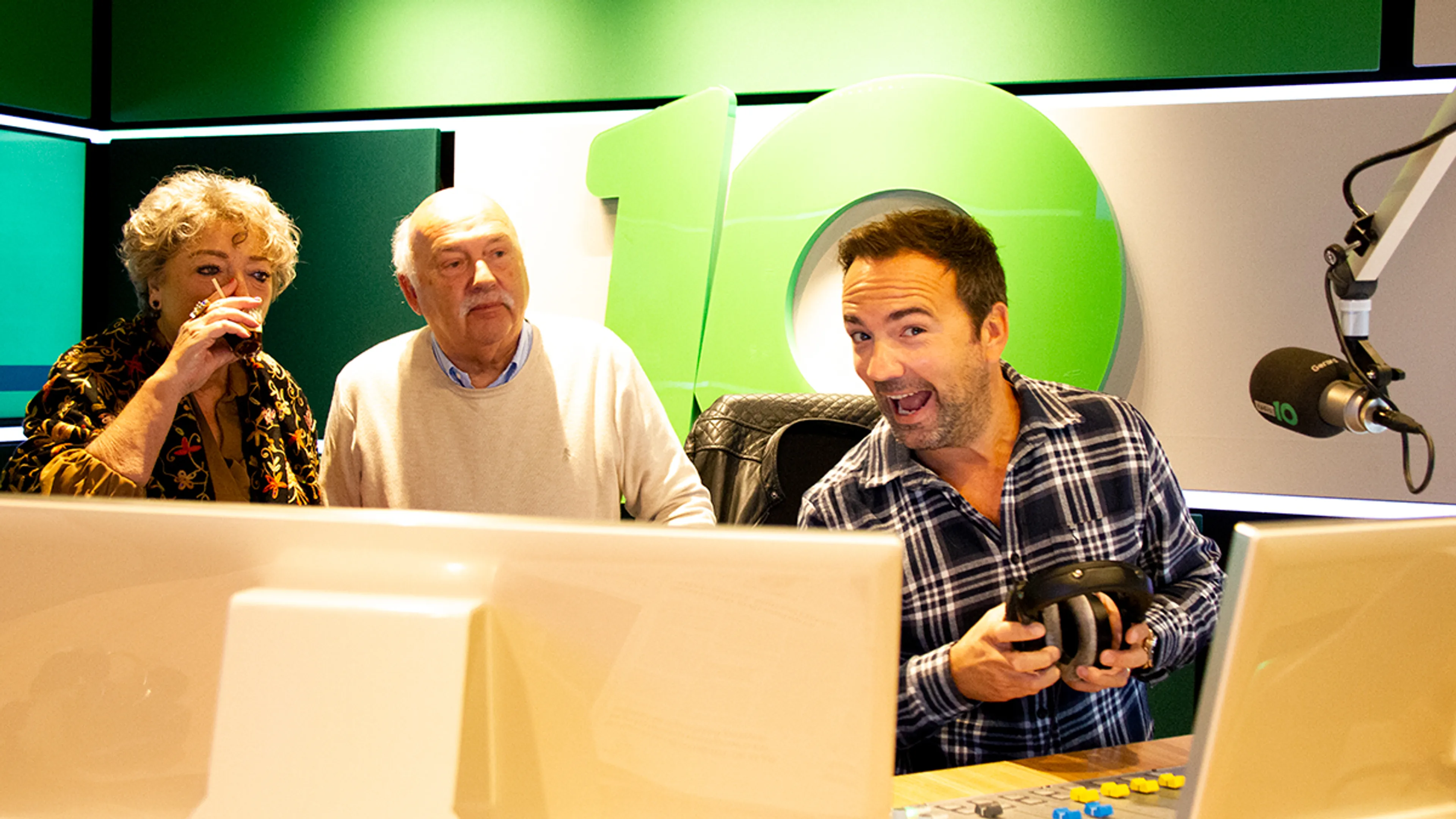 Guus Meeuwis verrast vader van Gerard Ekdom