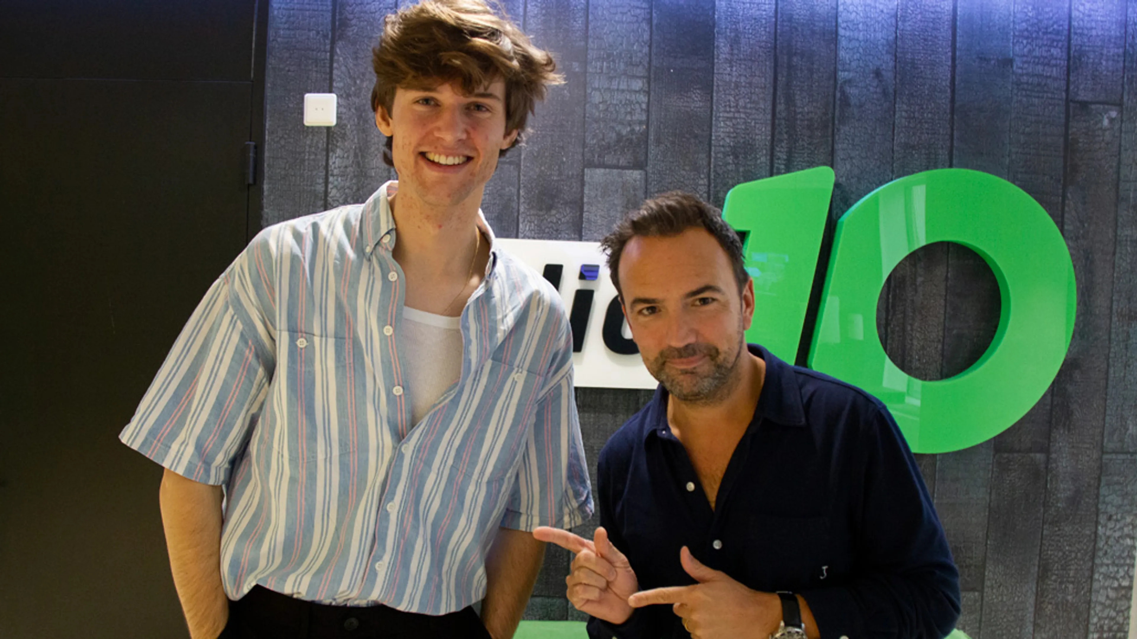 Blanks speelt 'Never Have I Ever' live in Ekdom in de Morgen