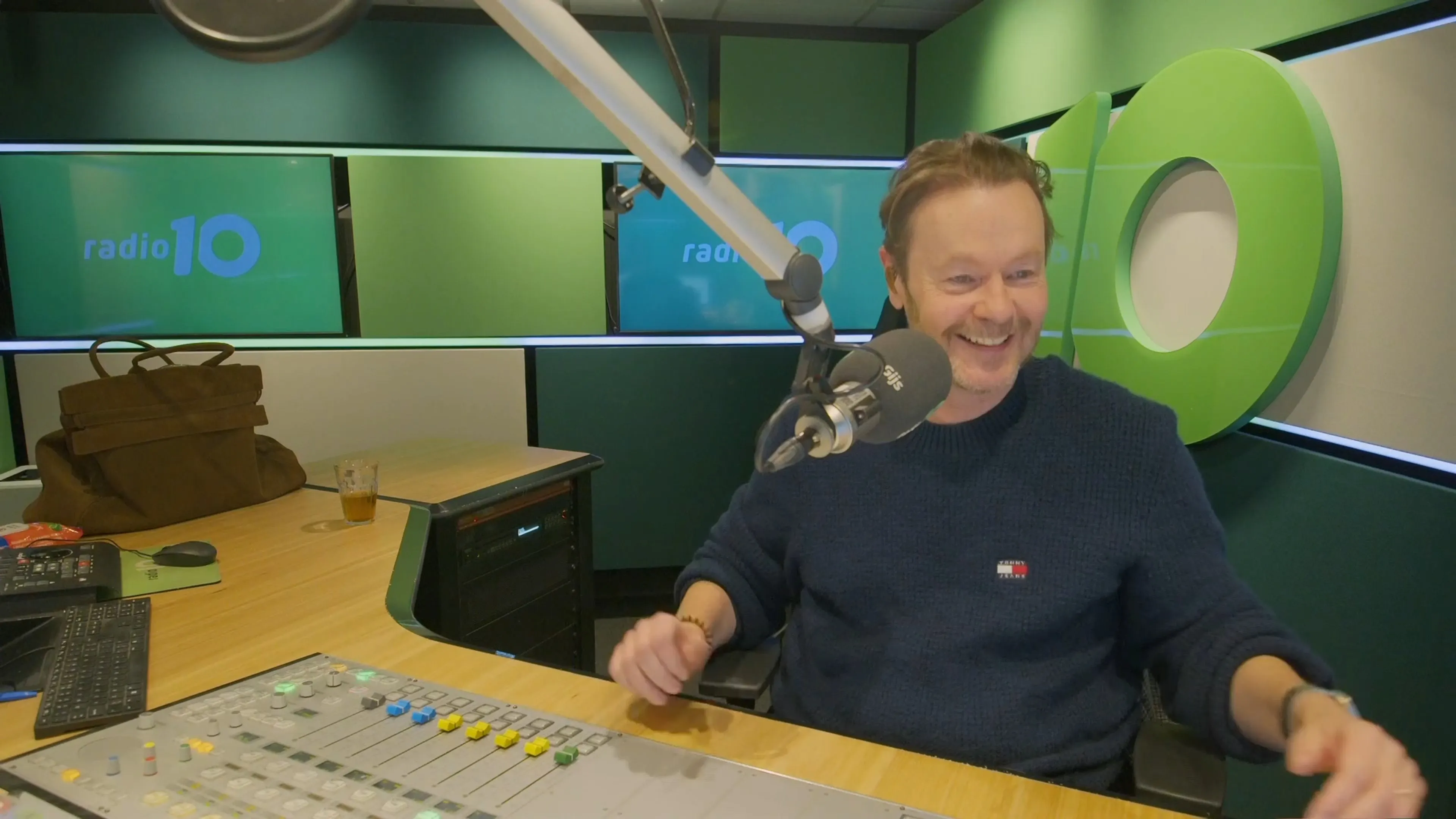 Syb van der Ploeg gaat op tournee als zanger van The Scene: "Nieuw materiaal? Met mij weet je het nooit"