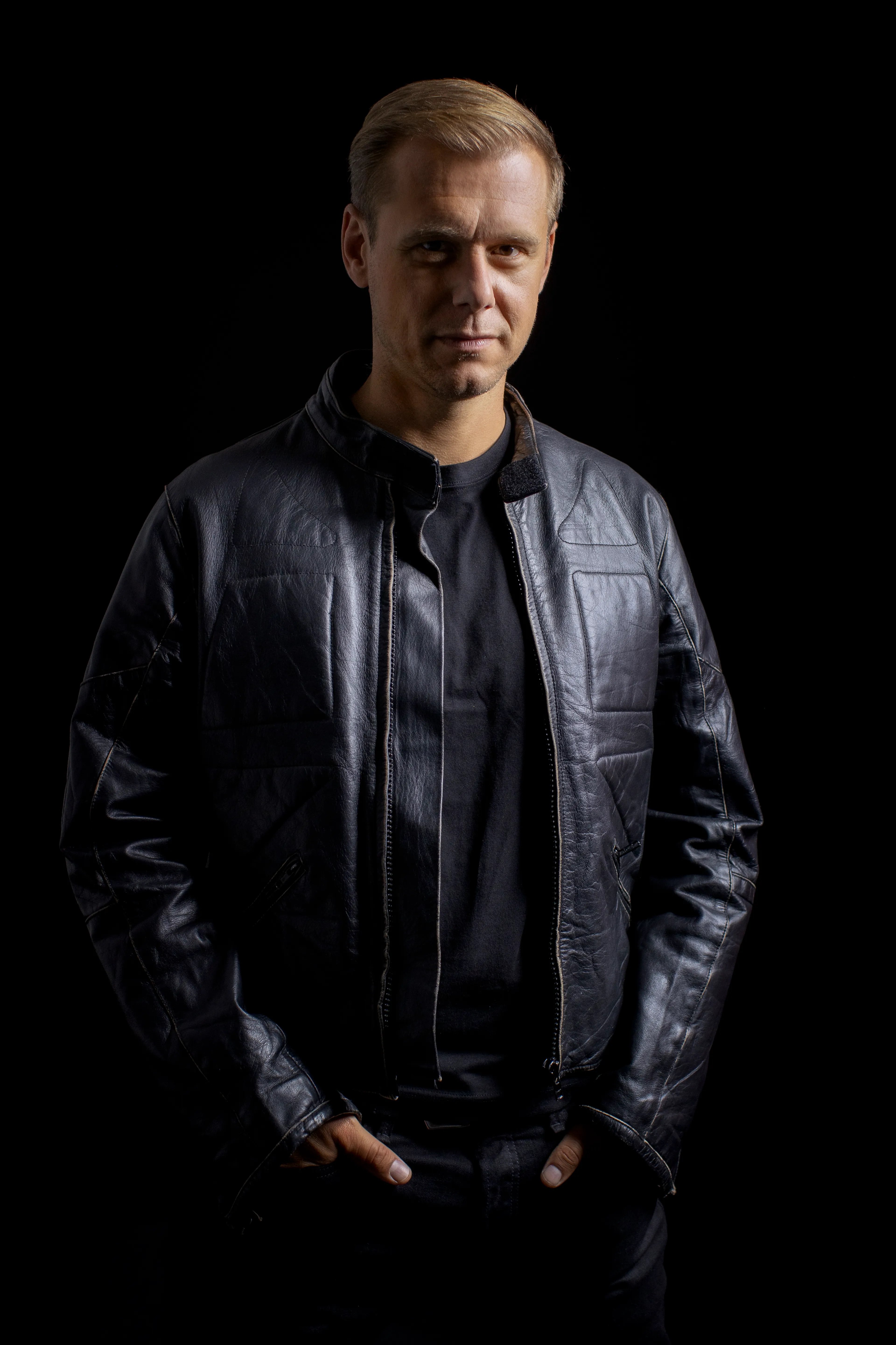 De nieuwe Dance Smash is voor Armin van Buuren & Matoma ft. Teddy Swims met Easy To Love