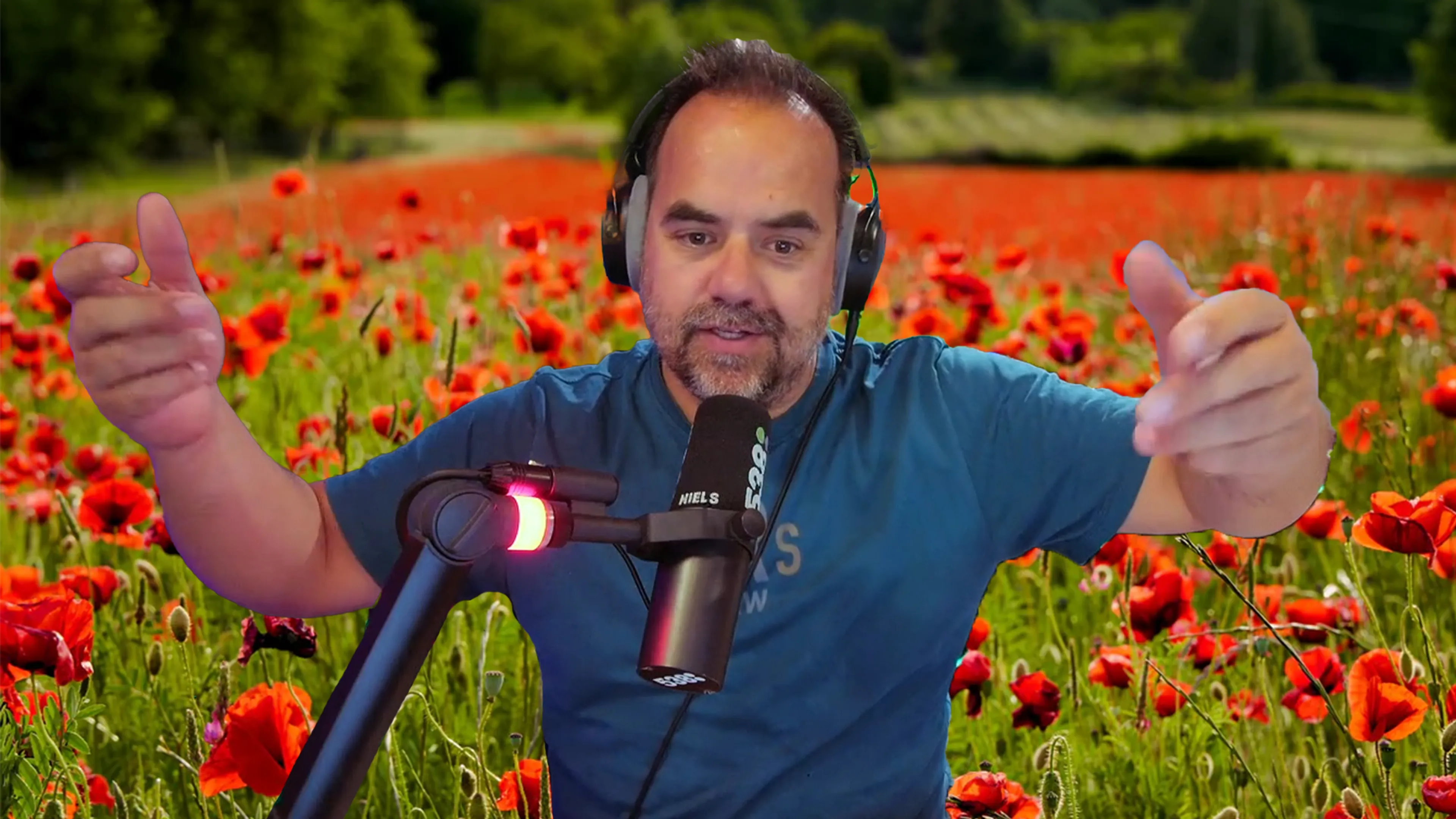 Boer Frank zaait per ongeluk 85.000 vierkante meter klaprozen in plaats van gras 🌹