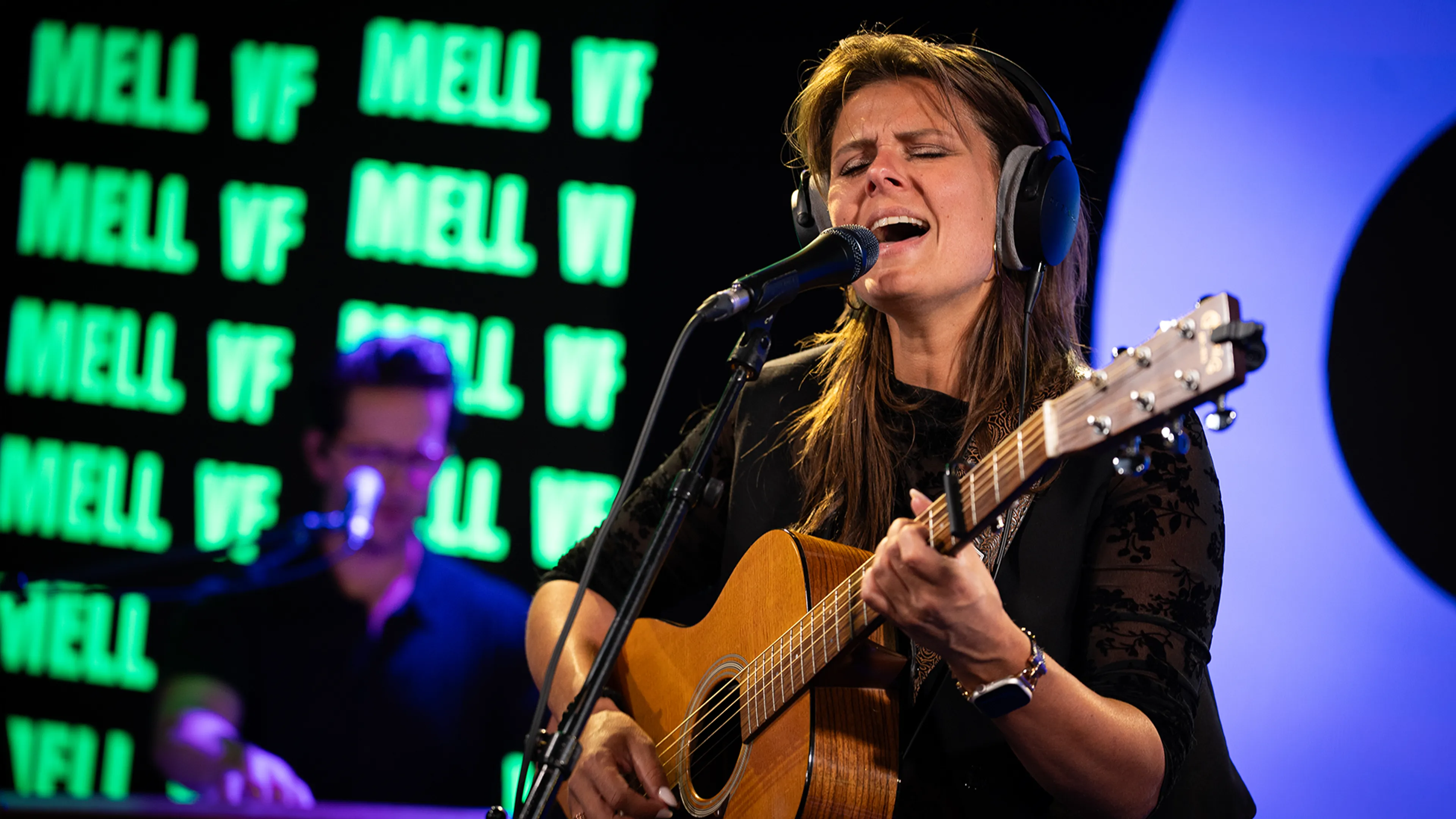 Mell VF speelt Missing You op New Music Friday bij Evers & co. 🤩