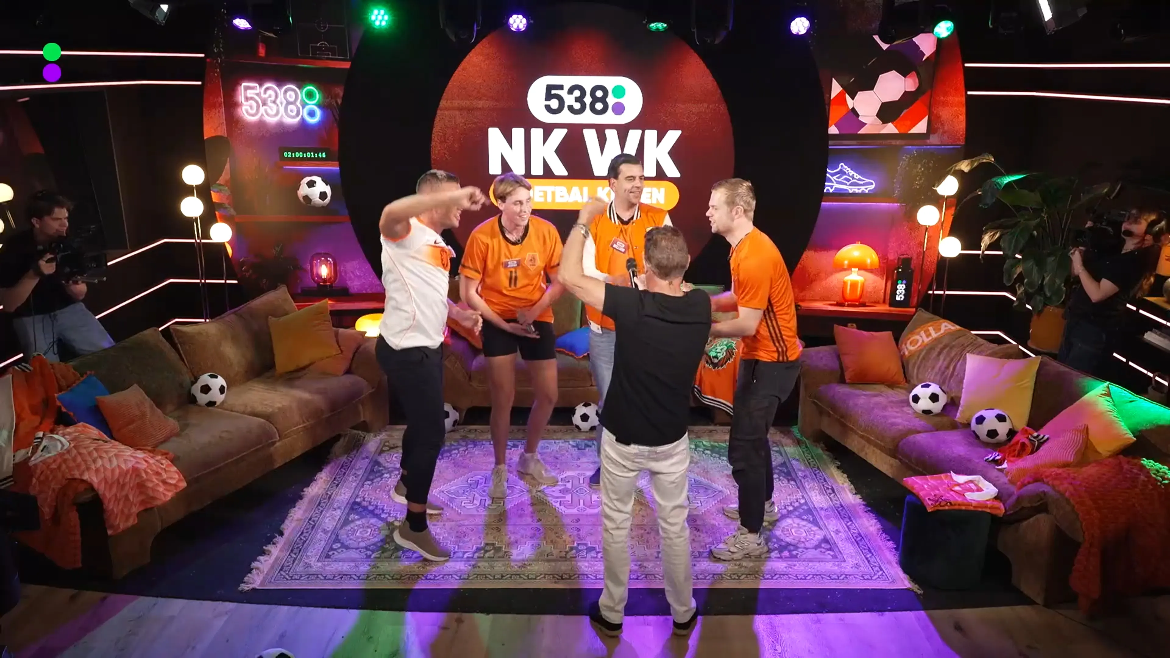 Feest in de NK WK Voetbal Kijken-lounge met Wolter Kroes 🥳