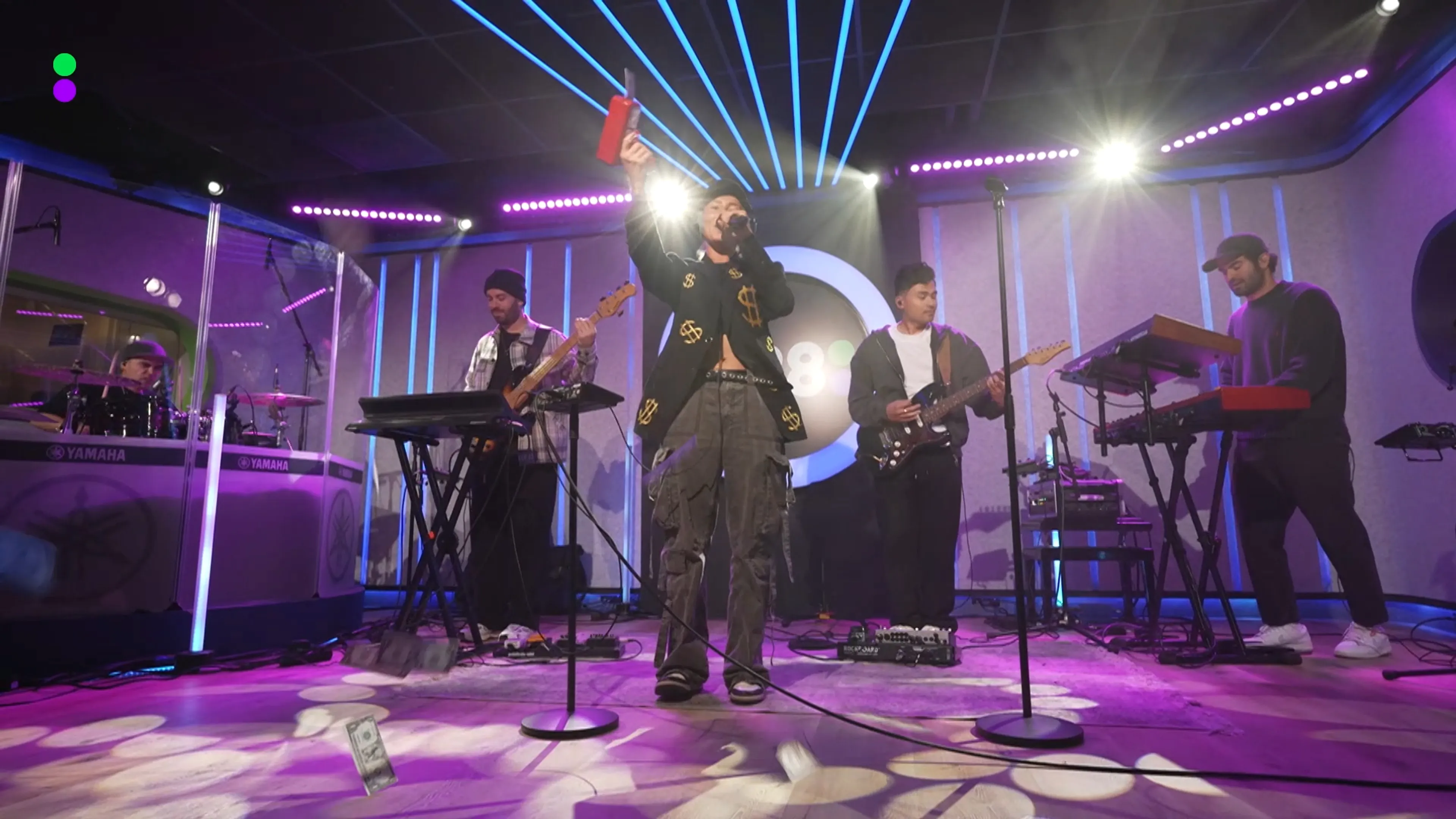 SERA speelt haar nieuwe single Dollar live in De 538 Ochtendshow!