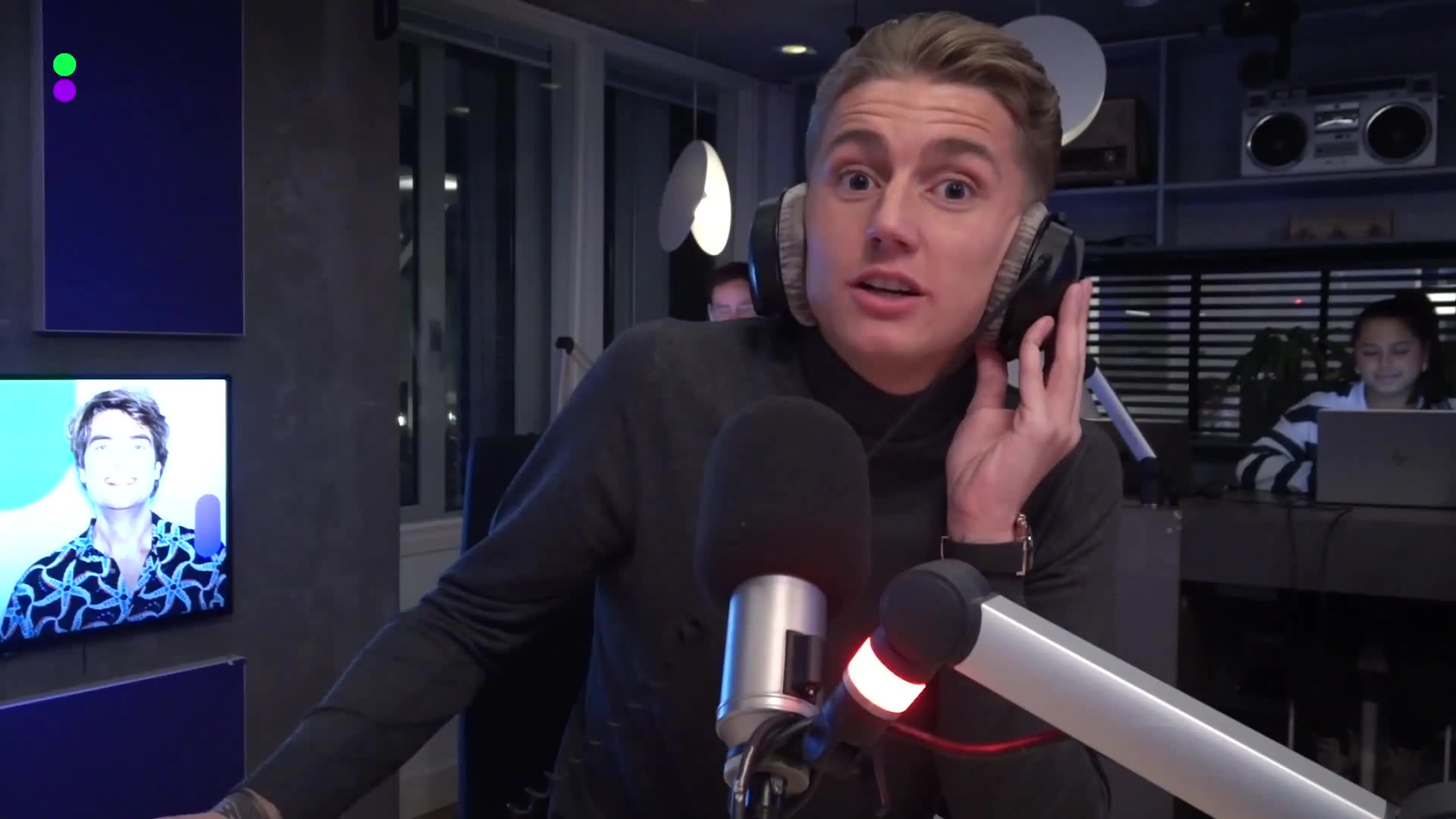 Mart Hoogkamer brengt nieuw leven in Bassie & Adriaan-hit!