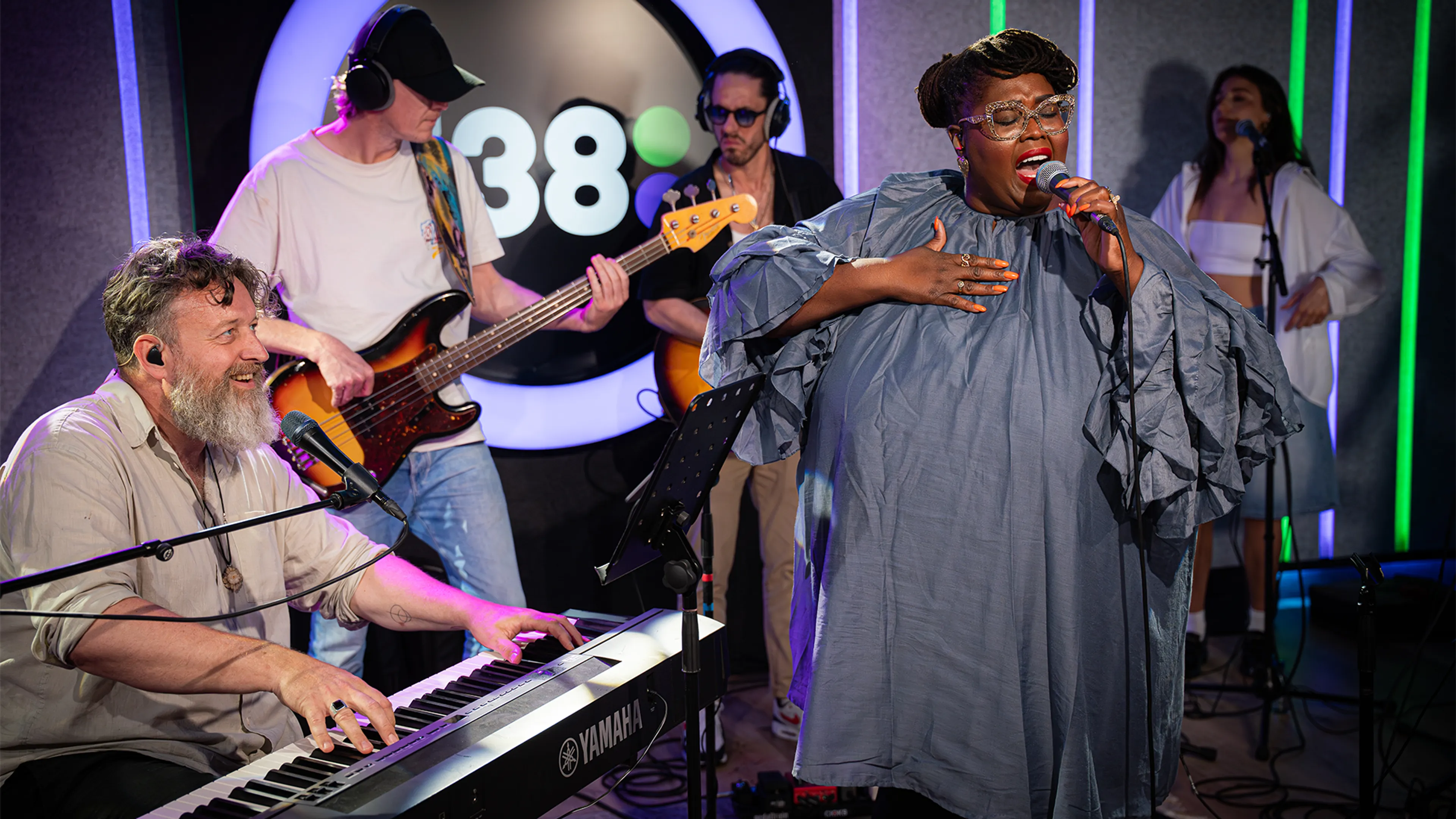 Sven Figee & Shirma Rouse doen Think van Aretha Franklin bij Evers & co.