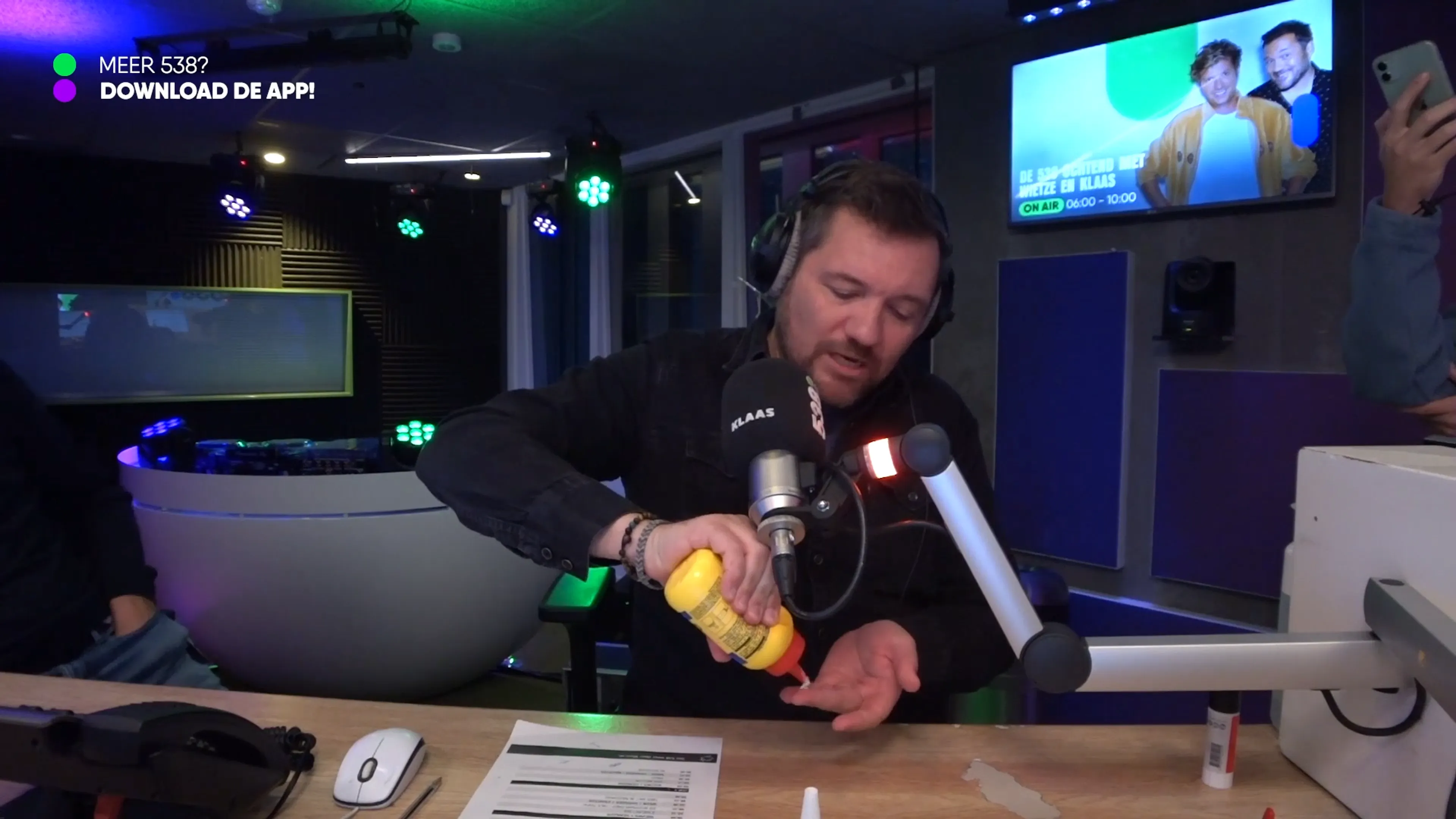 Klaas test lijm!
