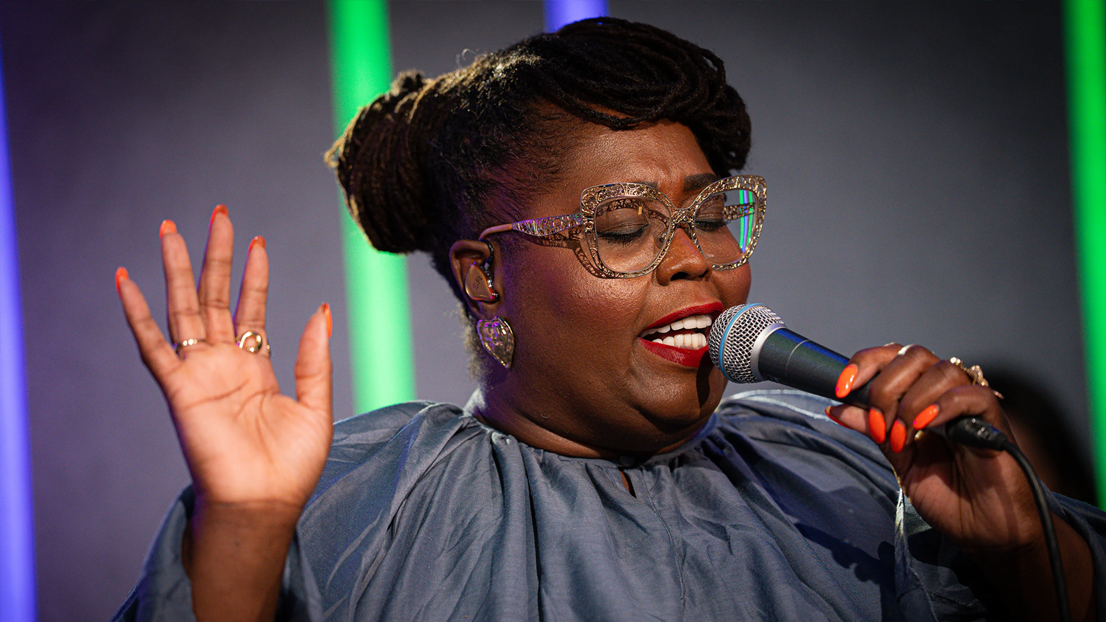Sven Figee & Shirma Rouse doen Rise Up van Andra Day op 538