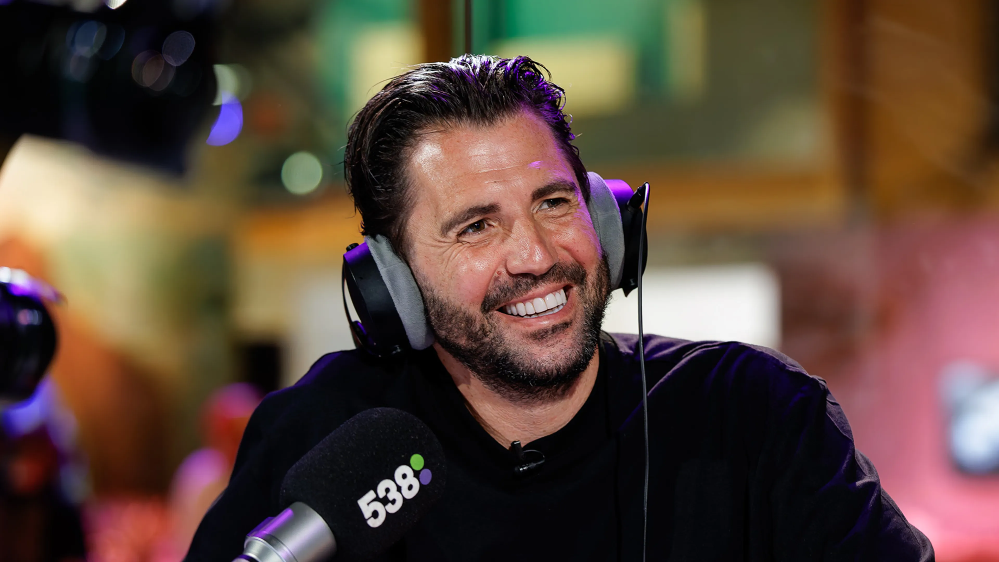 Dimitri Vegas te gast in De 538-studio bij Armin van Buuren.