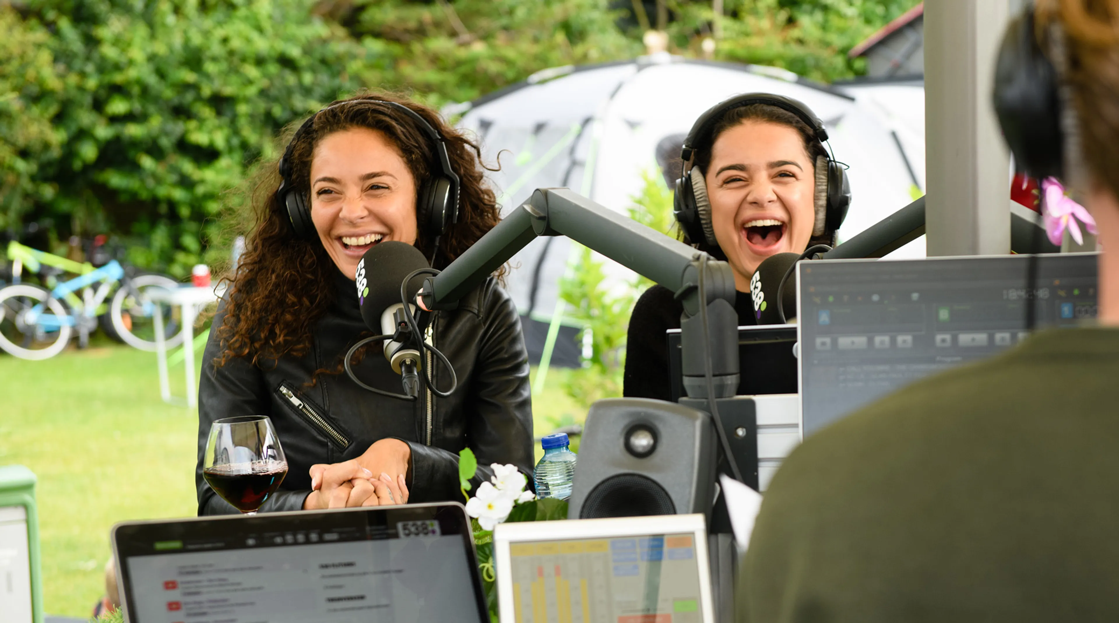 Dochter van Fajah Lourens: 'Ik hoorde haar seksen!'