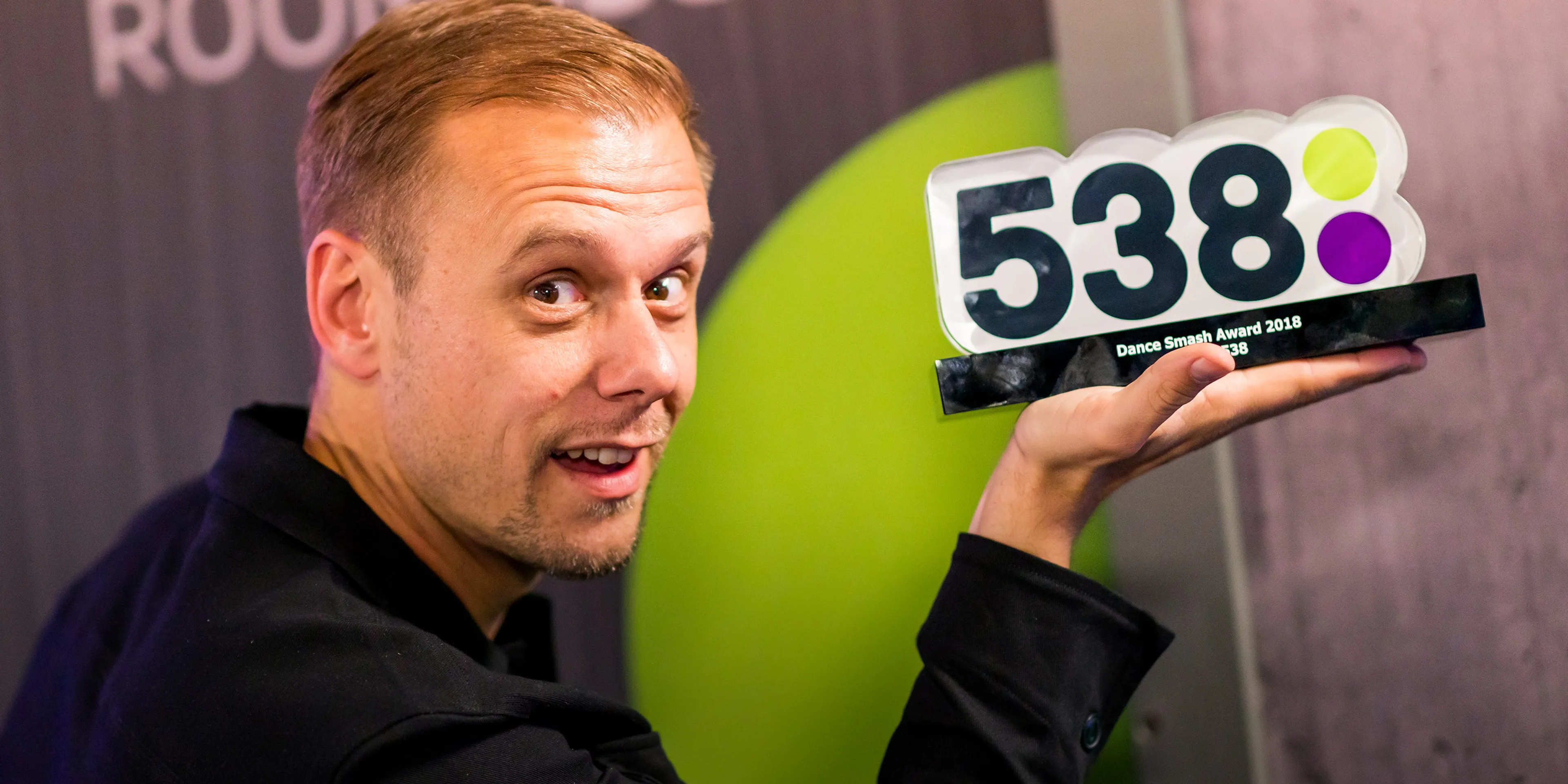 Koning Dance Smash Armin van Buuren scoort er weer eentje!