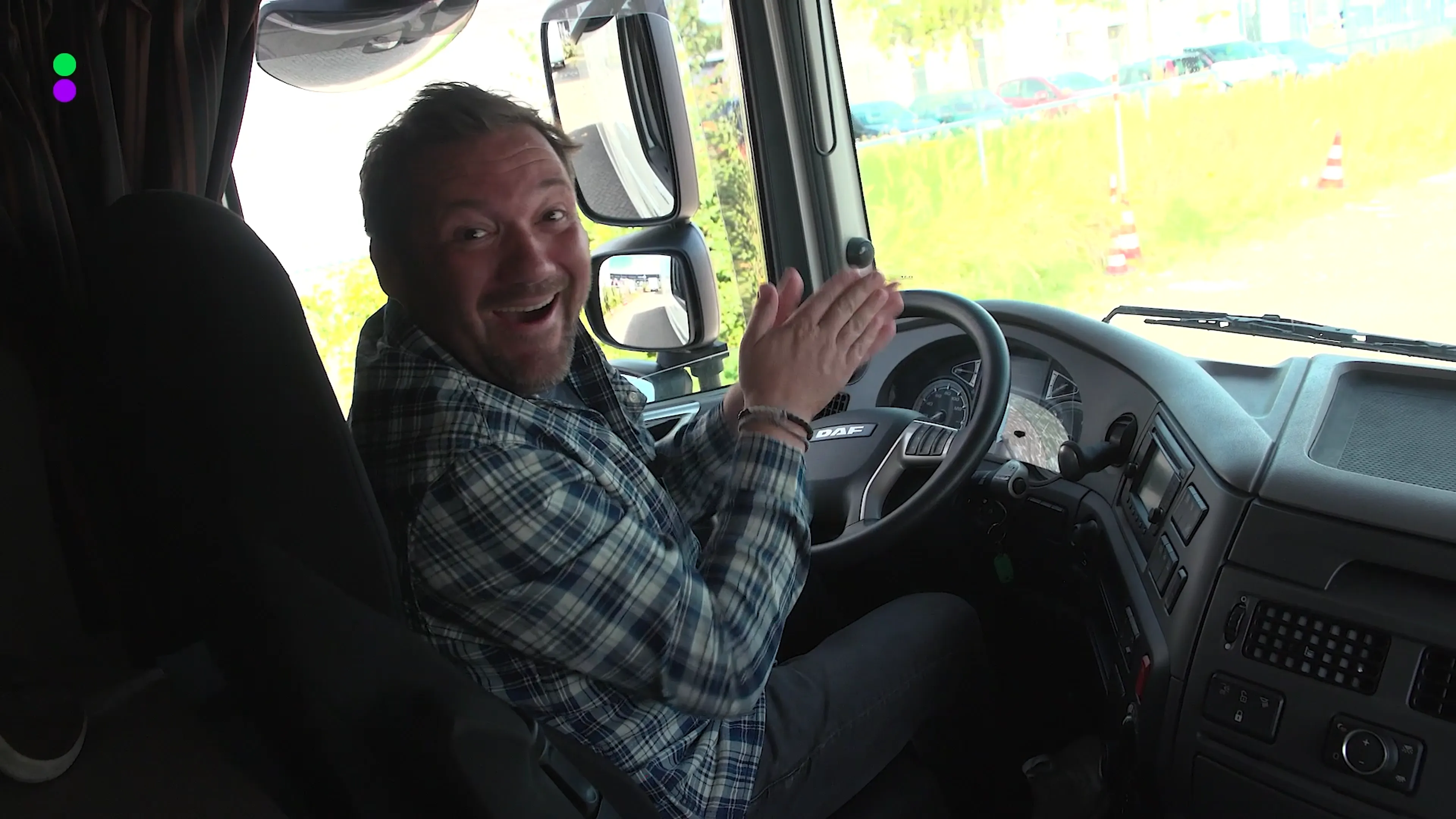 Wietze en Klaas rijden in een vrachtwagen!