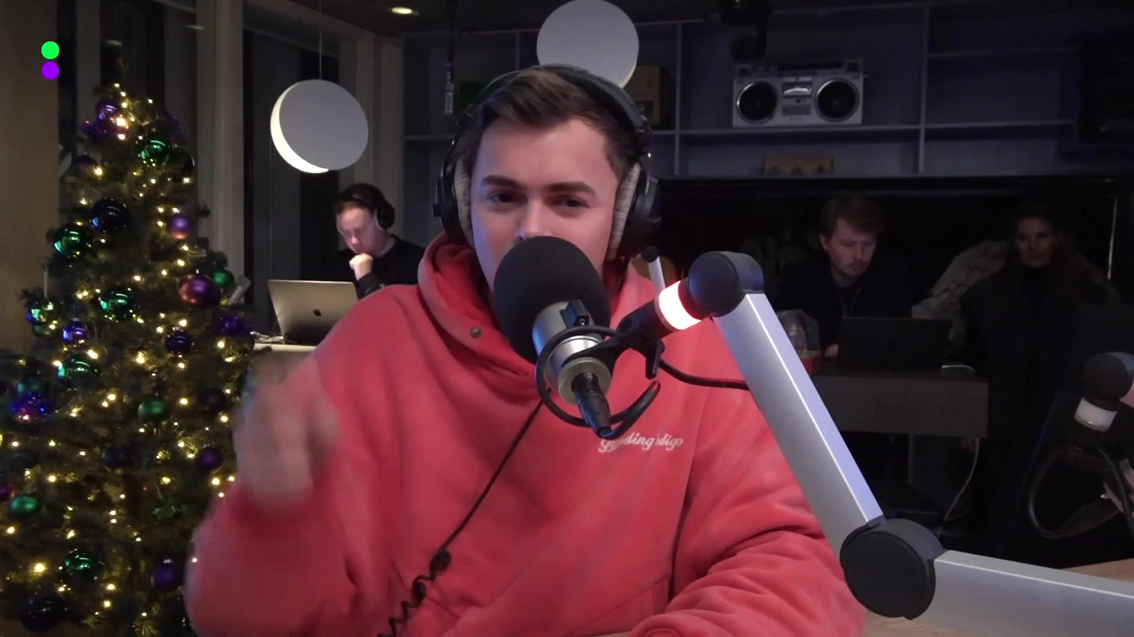 FLEMMING dropt zijn nieuwste hit: Paracetamollen!