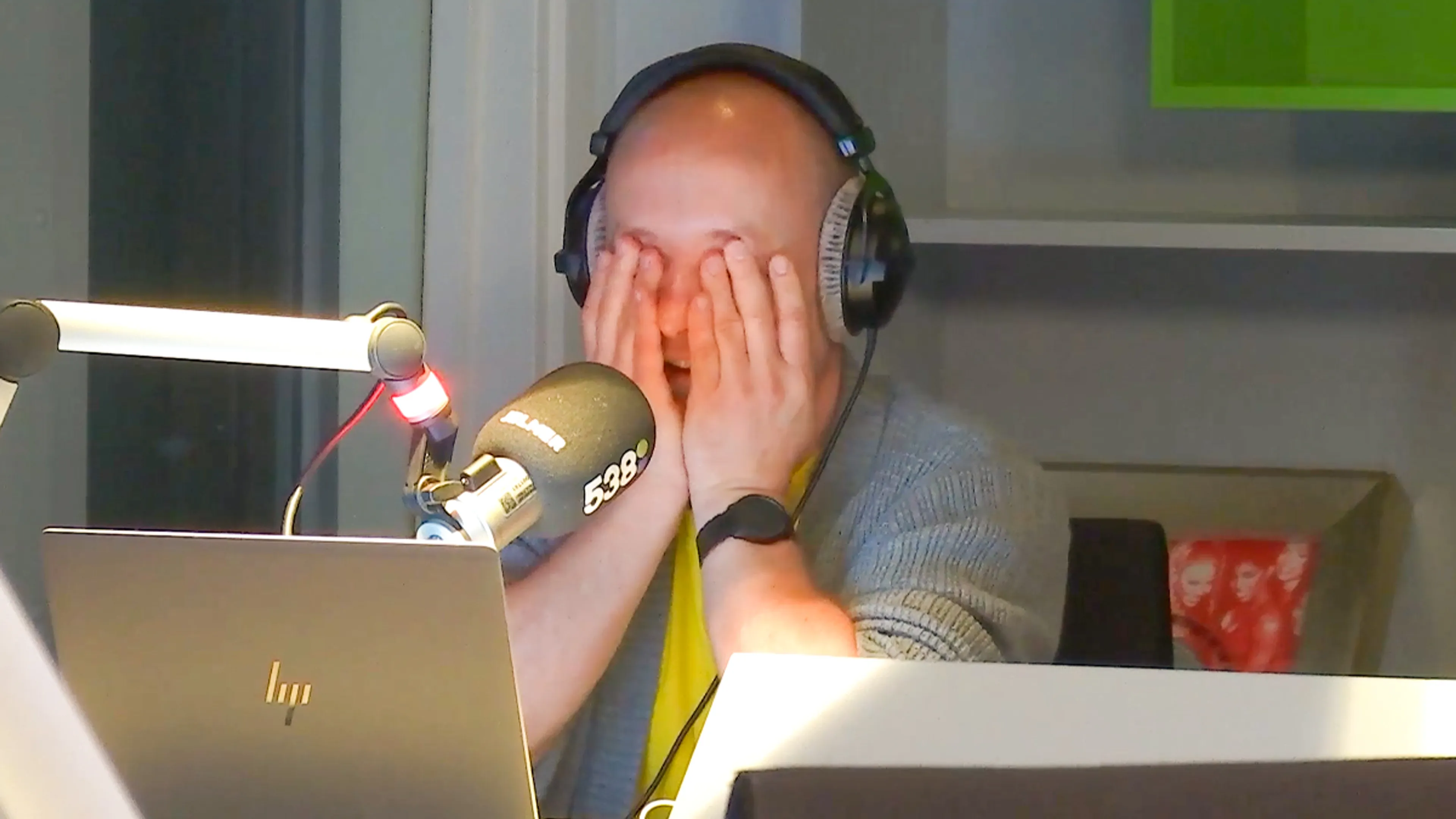 De ondeugende avond van sidekick Jelmer werd verstoord door Jelte...