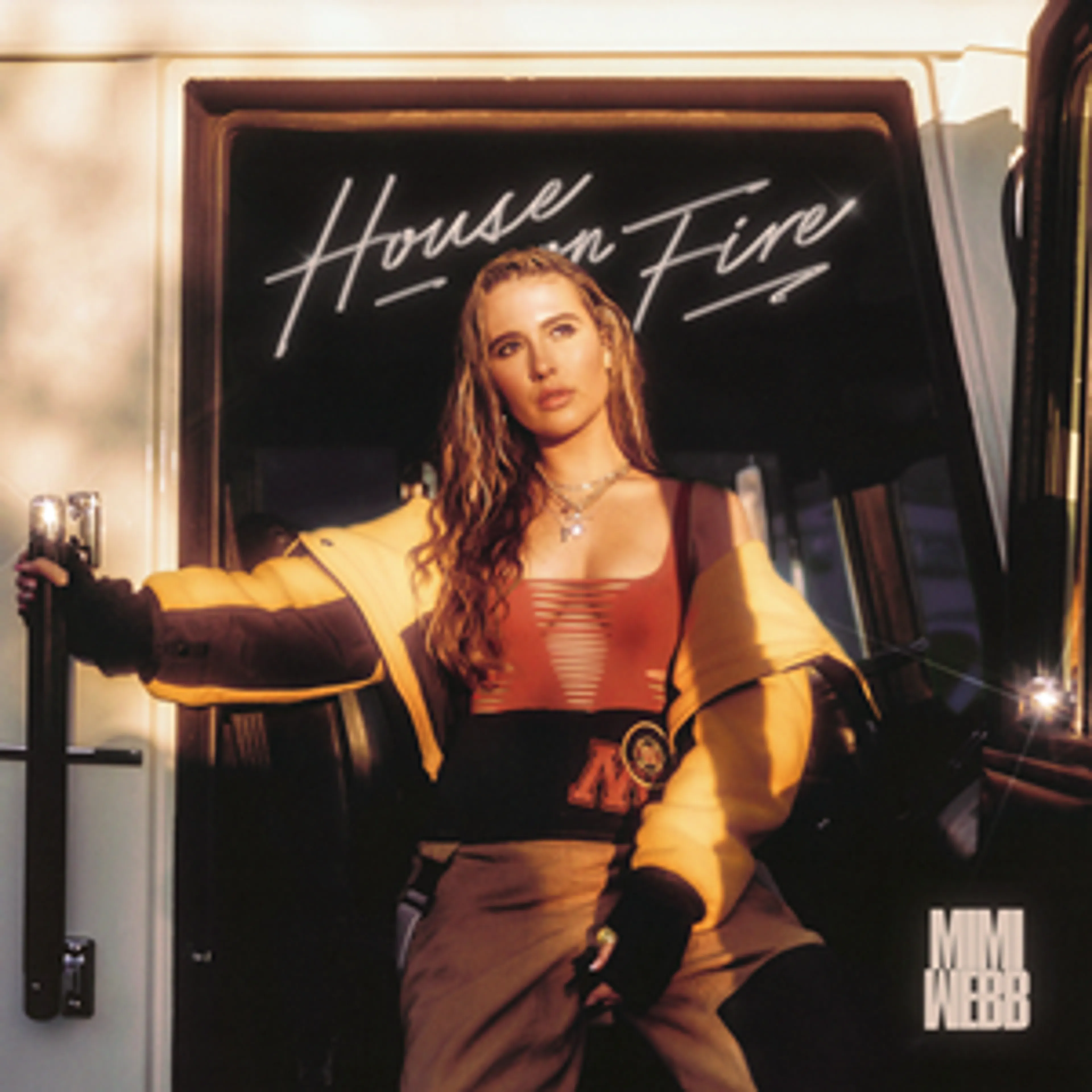 GEKRAAKT: MIMI WEBB - HOUSE ON FIRE