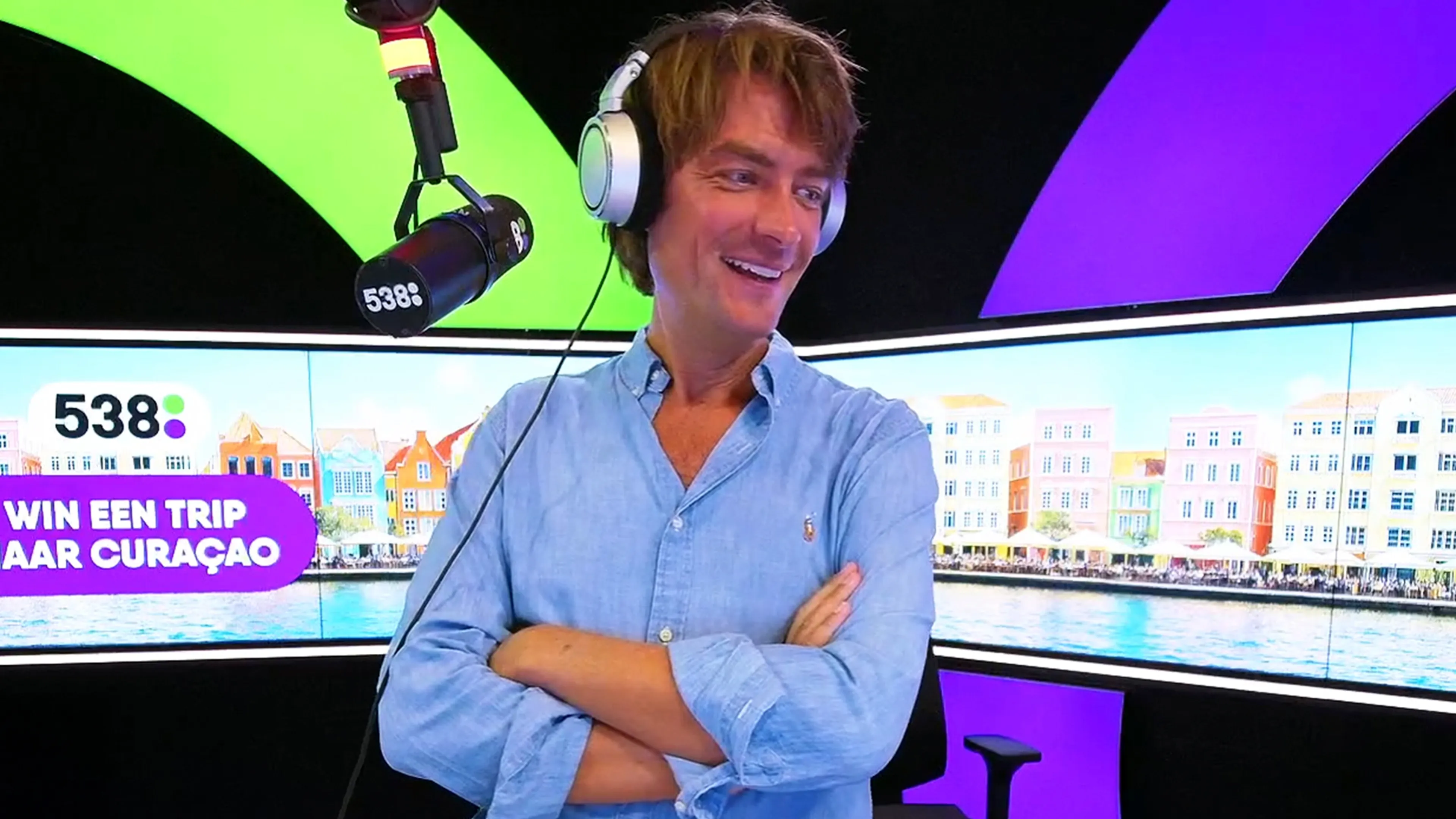 Trotse opa John de Jong over de nieuwe zoon van Frenkie en Mikky! 😍