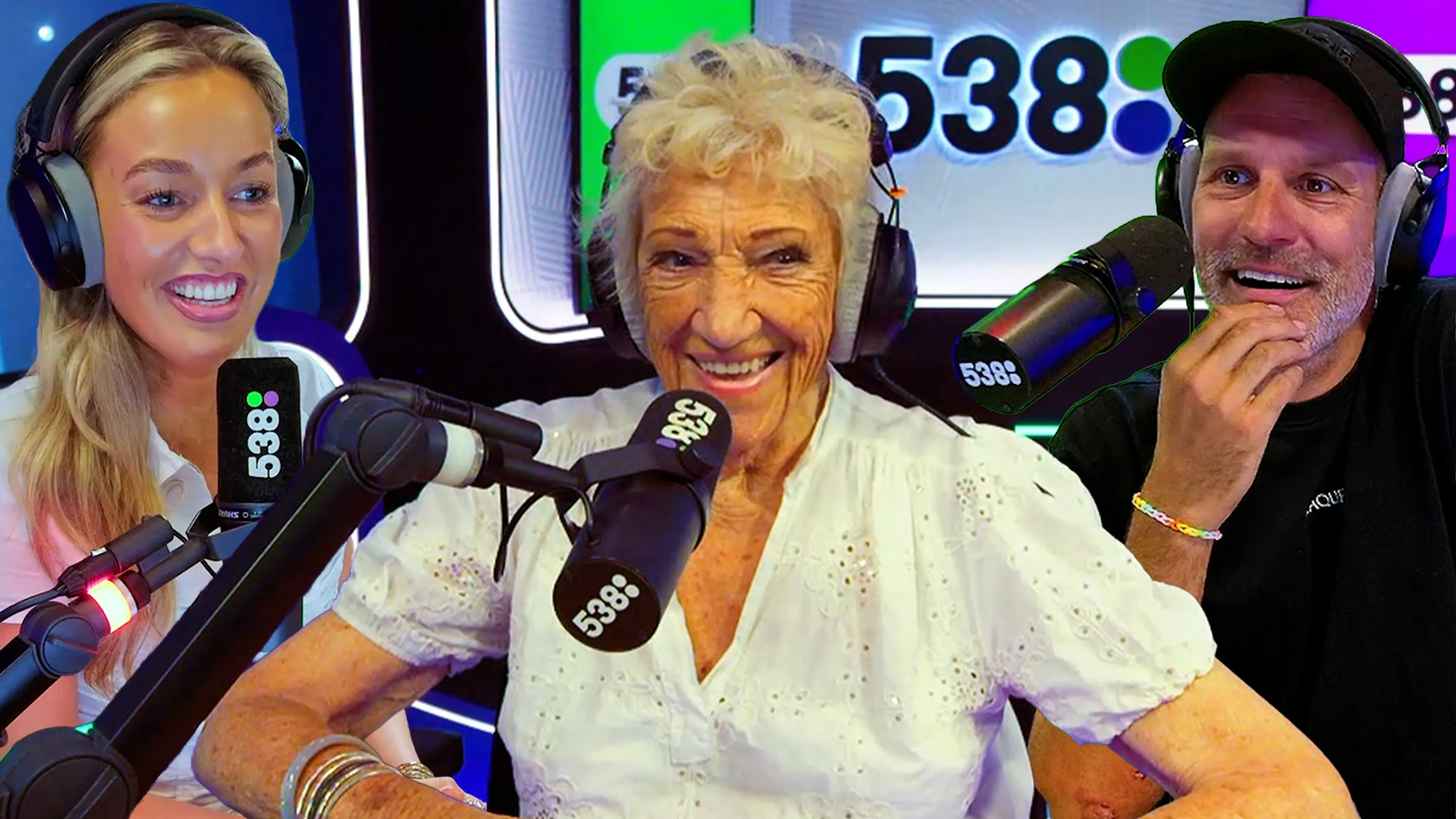 Julia's Omi Janet haalt alles uit het leven!