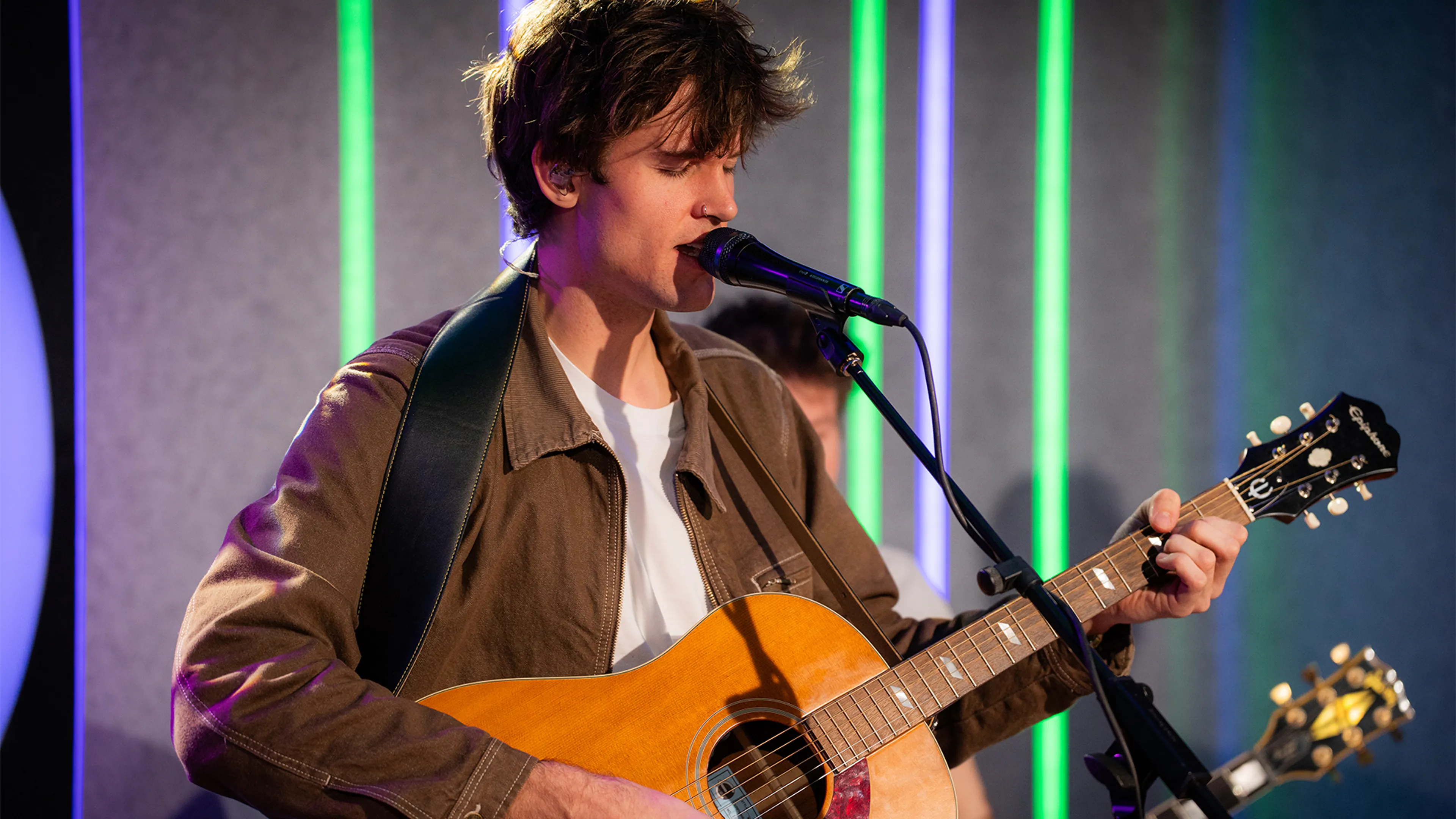 Blanks speelt zijn single Won't You Be My Baby live bij Evers & co.