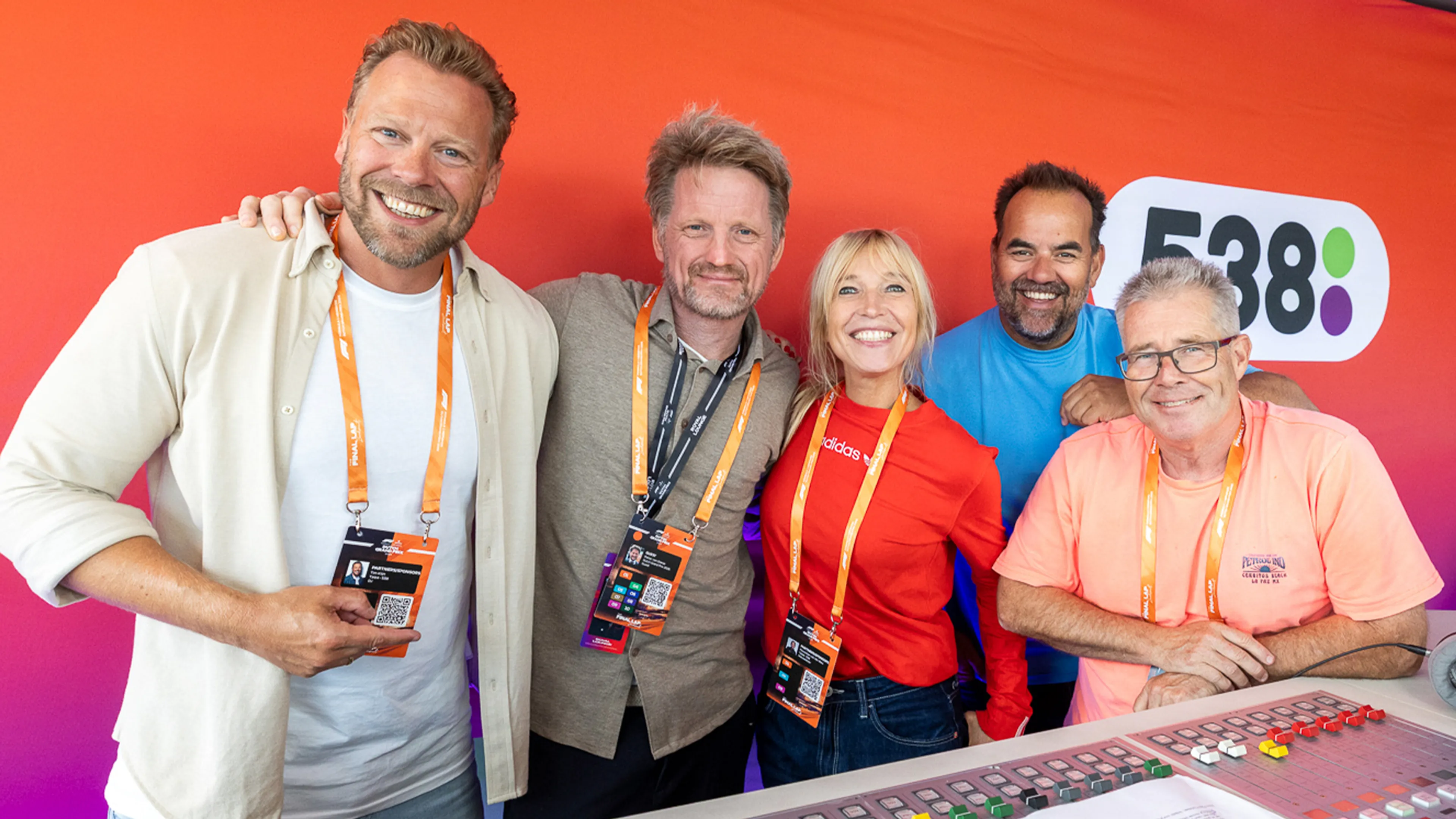 Prins Pieter-Christiaan valt stil bij vraag over beruchte afterparty: 'Zijn we live?' 