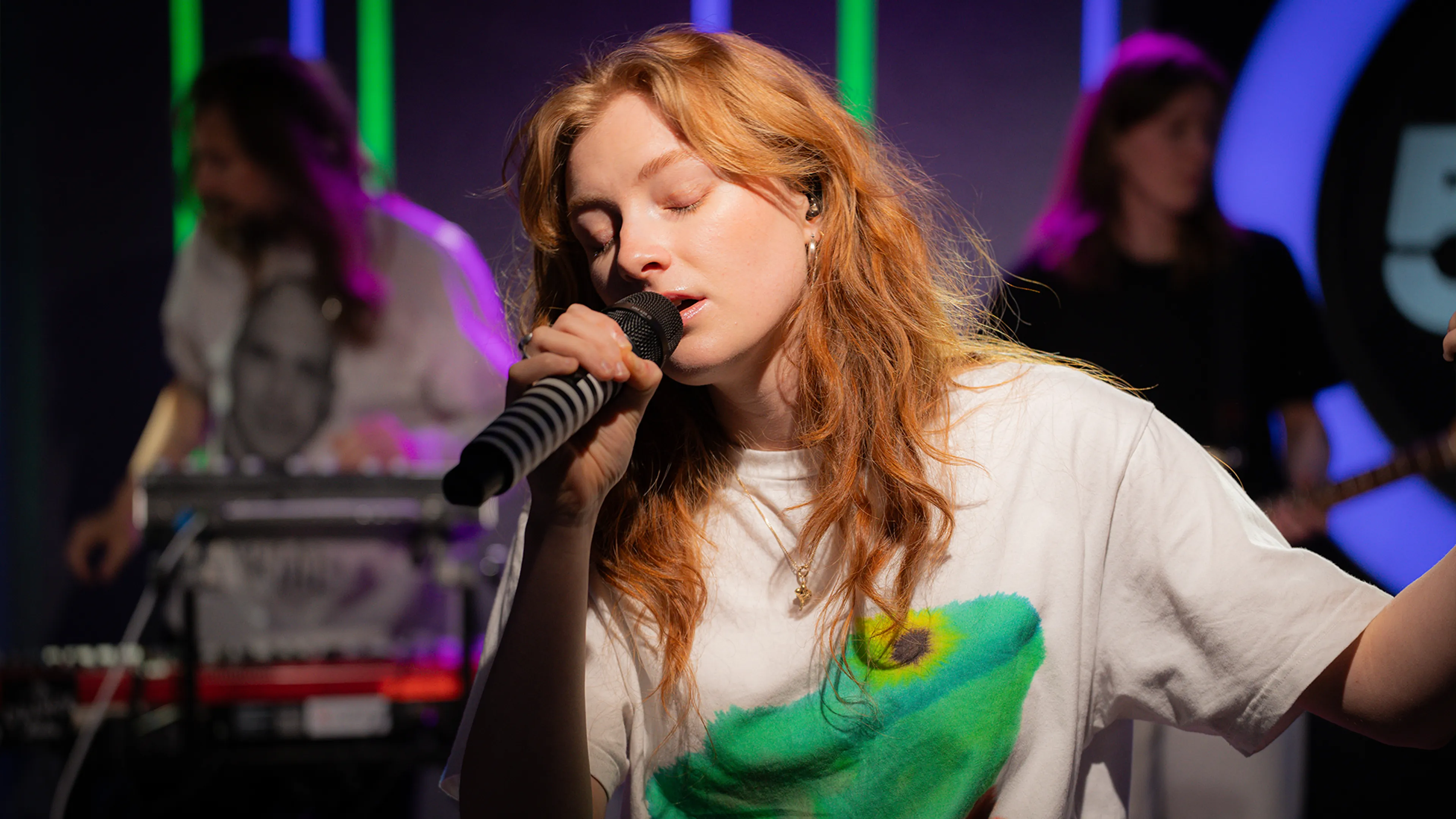 Froukje speelt haar gloednieuwe single Jaar Na Jaar live bij Evers & co.
