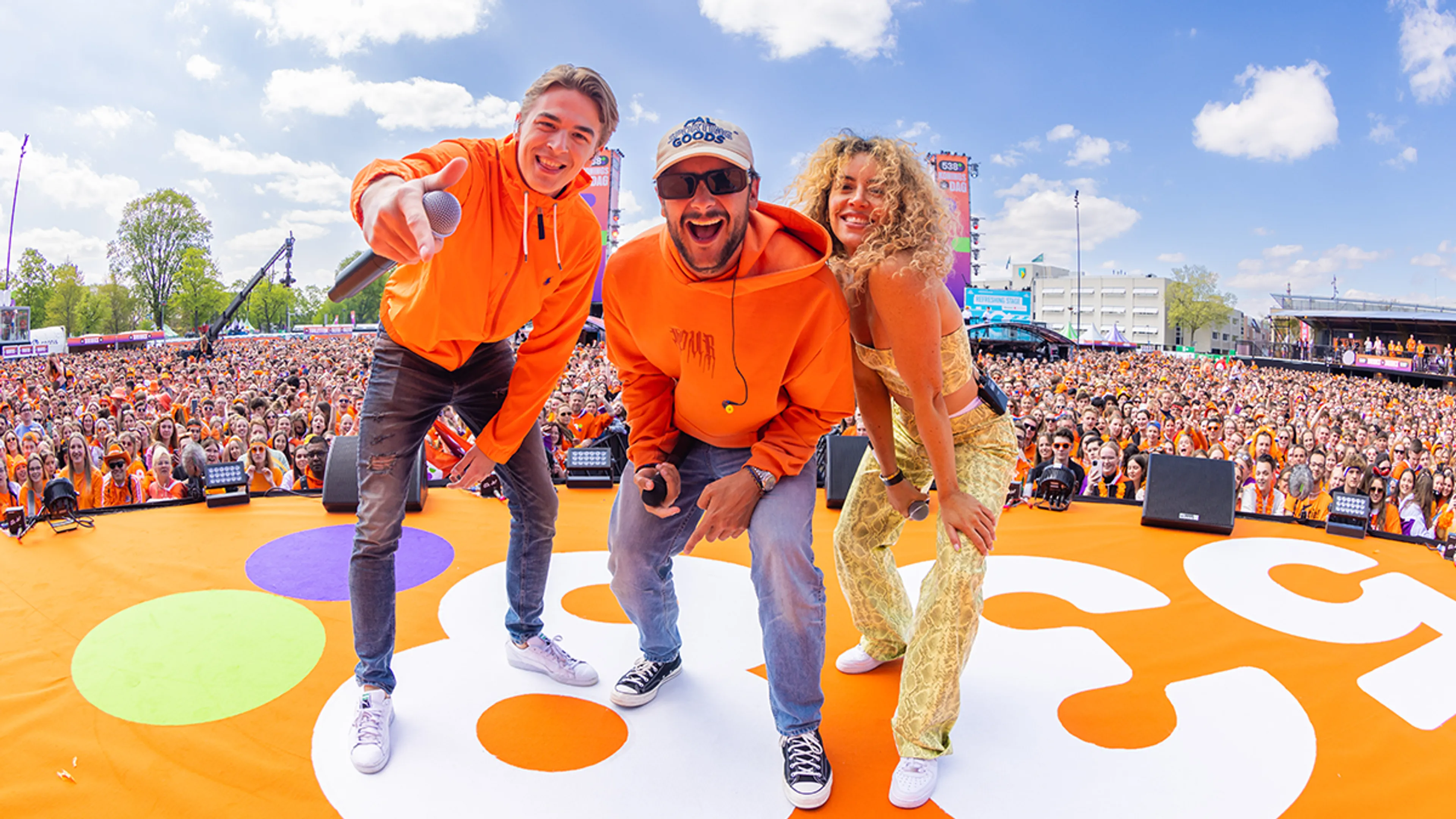 Vol gas op de Autobahn: Kris Kross Amsterdam maakt Duitse versie van Vluchtstrook! 🇩🇪