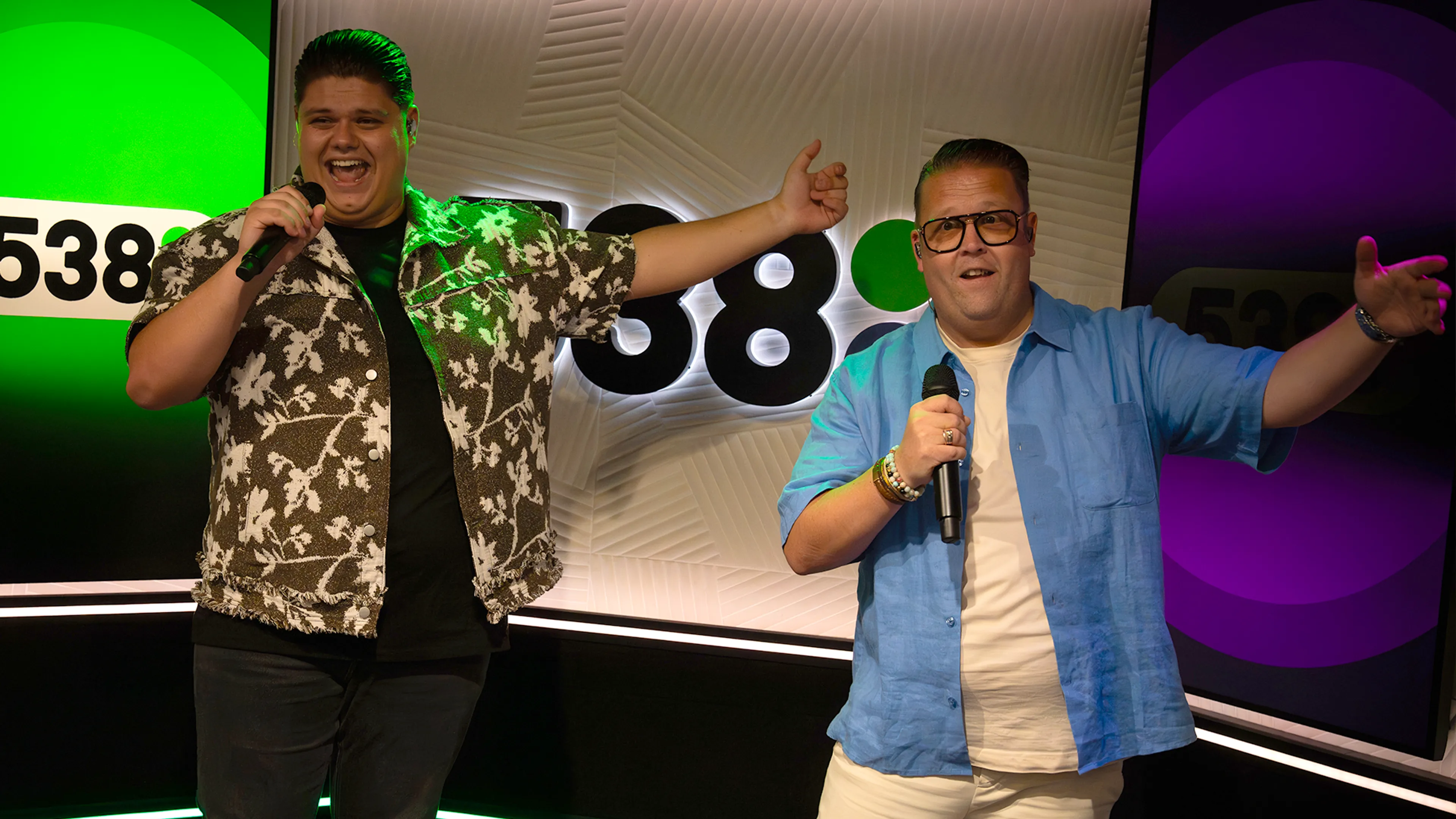 Justen de Wildt en Rutger van Barneveld strijden om dé zomerhit