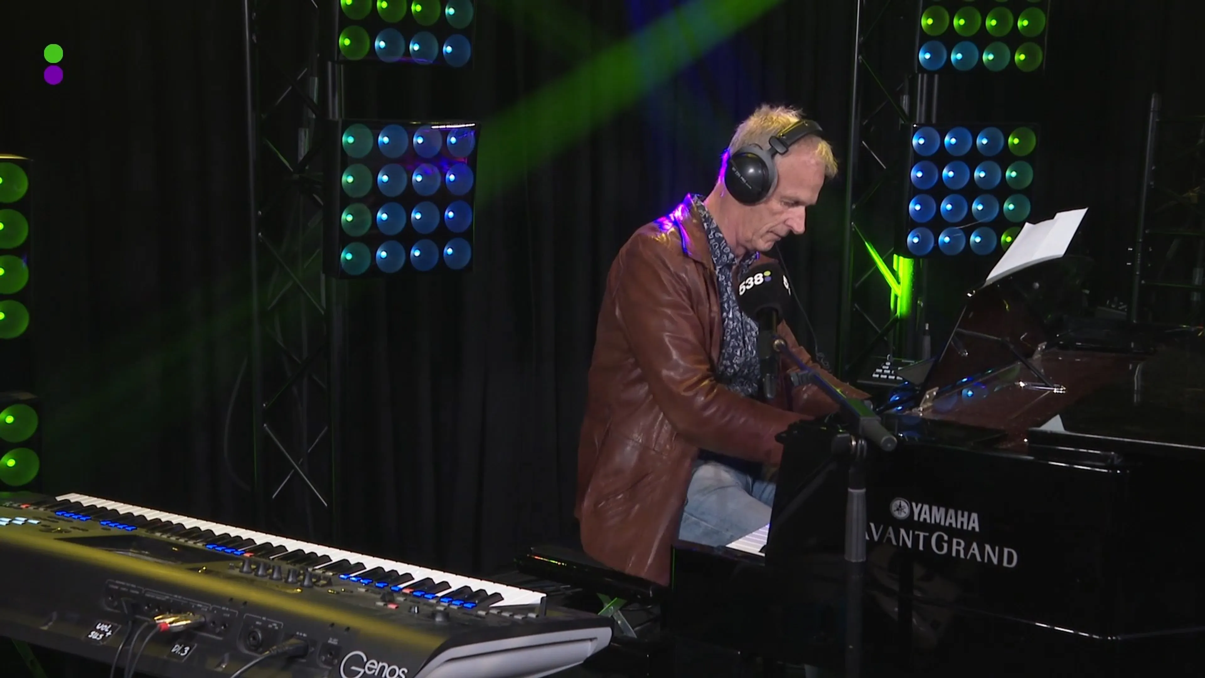Cor Bakker speelt een quiz met Dennis!