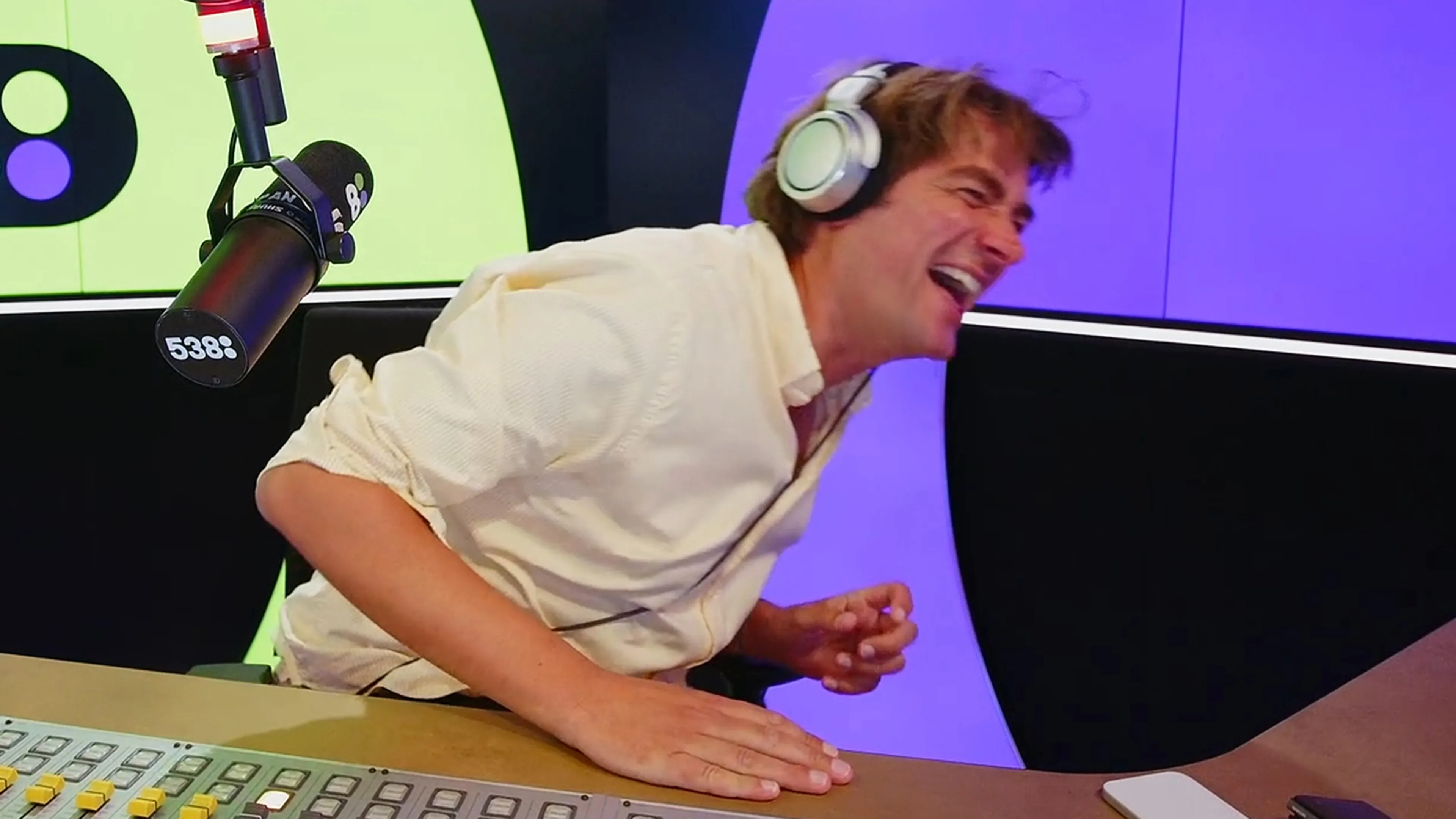 Frank op heterdaad betrapt tijdens het plassen!