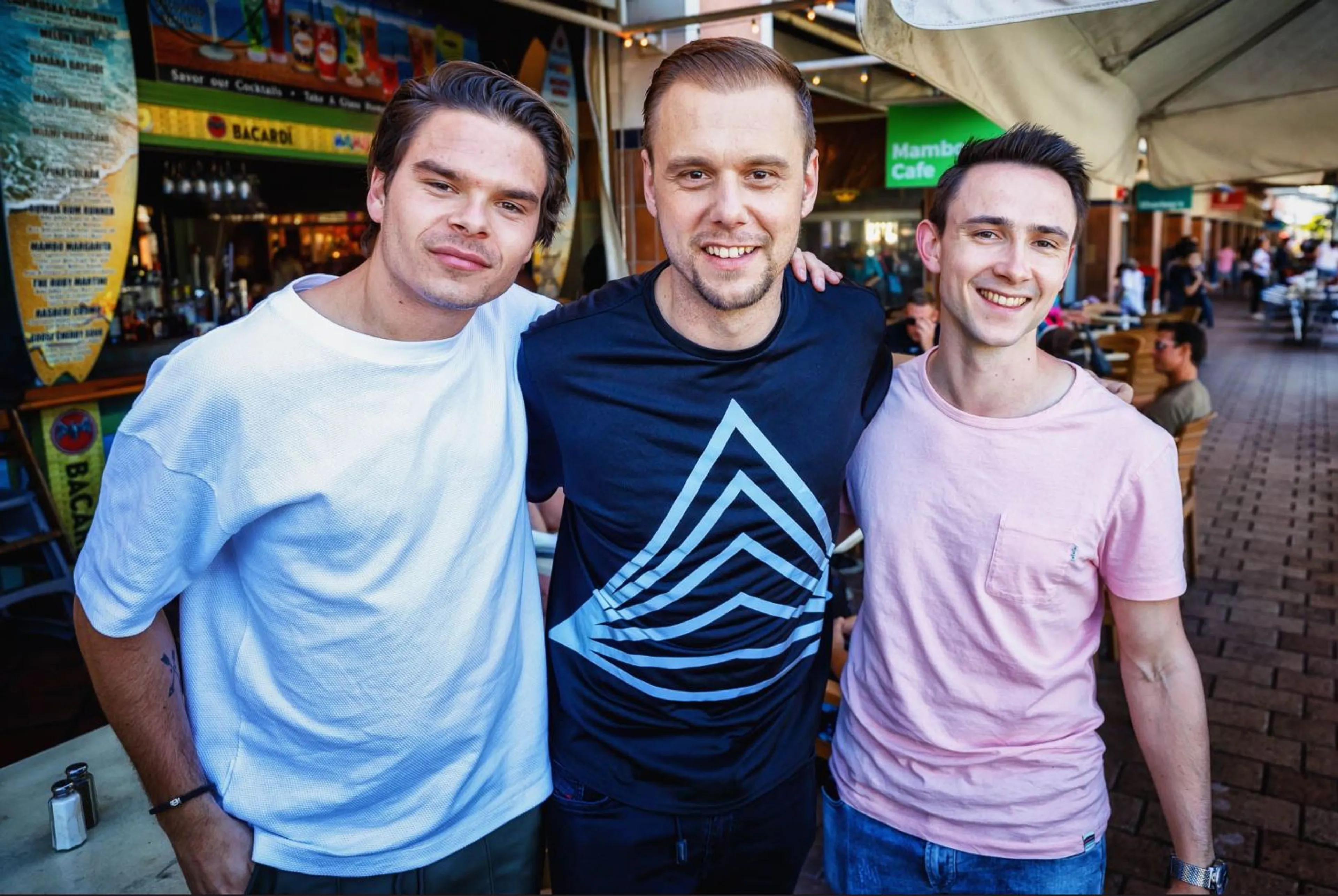 Armin van Buuren en Lucas & Steve scoren de Dance Smash