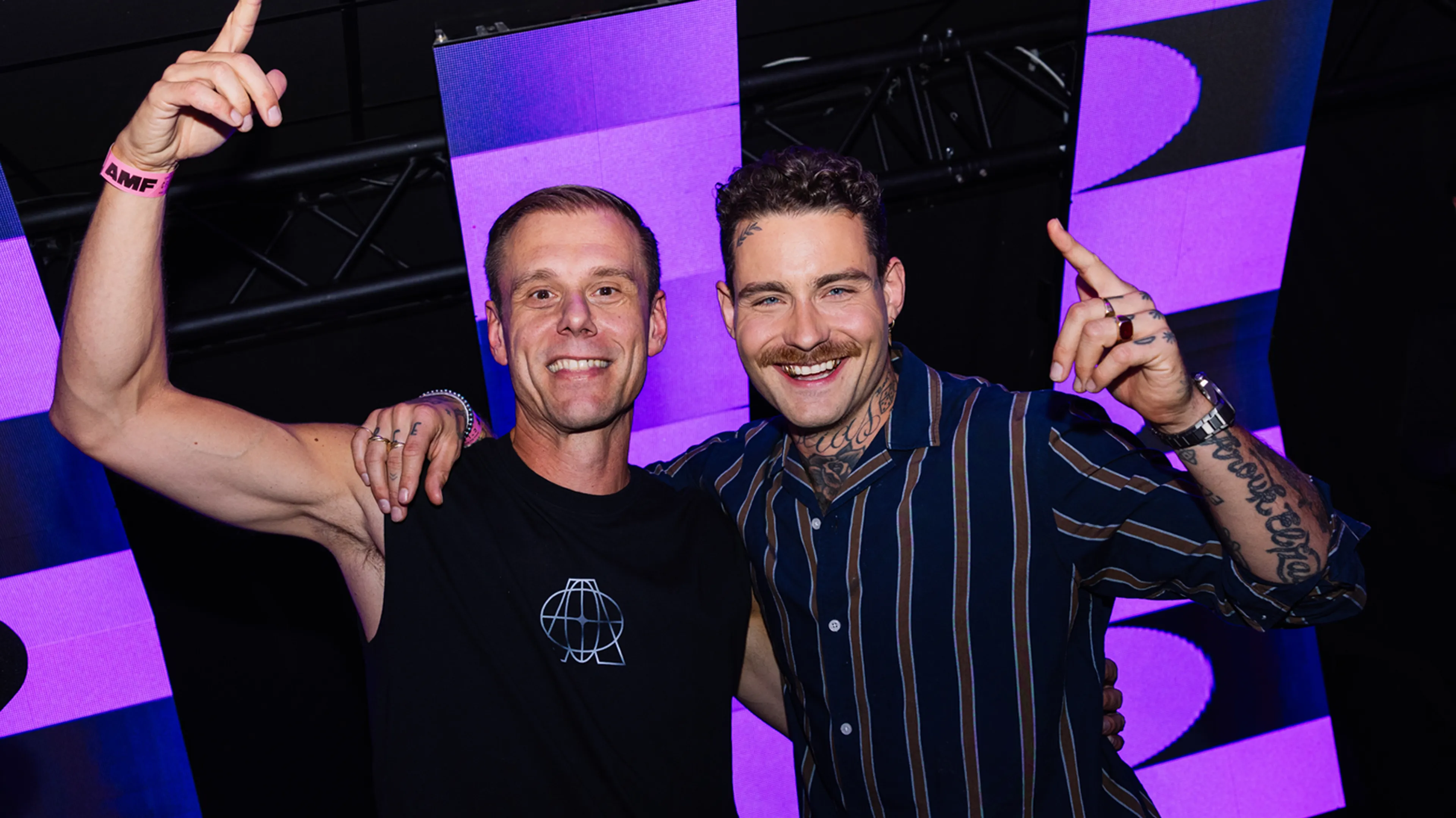 Armin van Buuren en Douwe Bob primeuren What If I Told You bij Frank & Airen en pakken de Dance Smash!