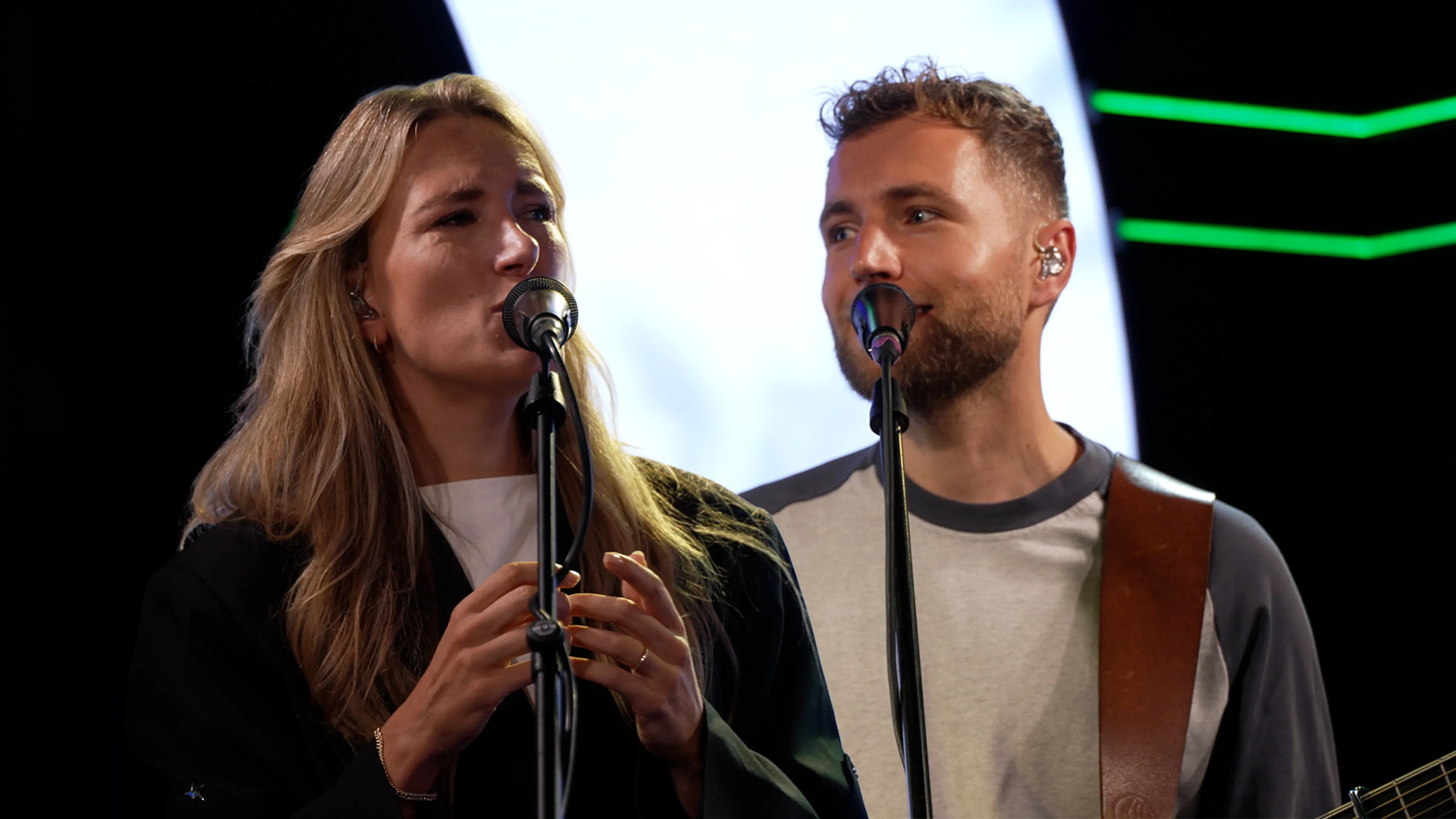 Suzan & Freek doen Pijnstiller voor het eerst live!