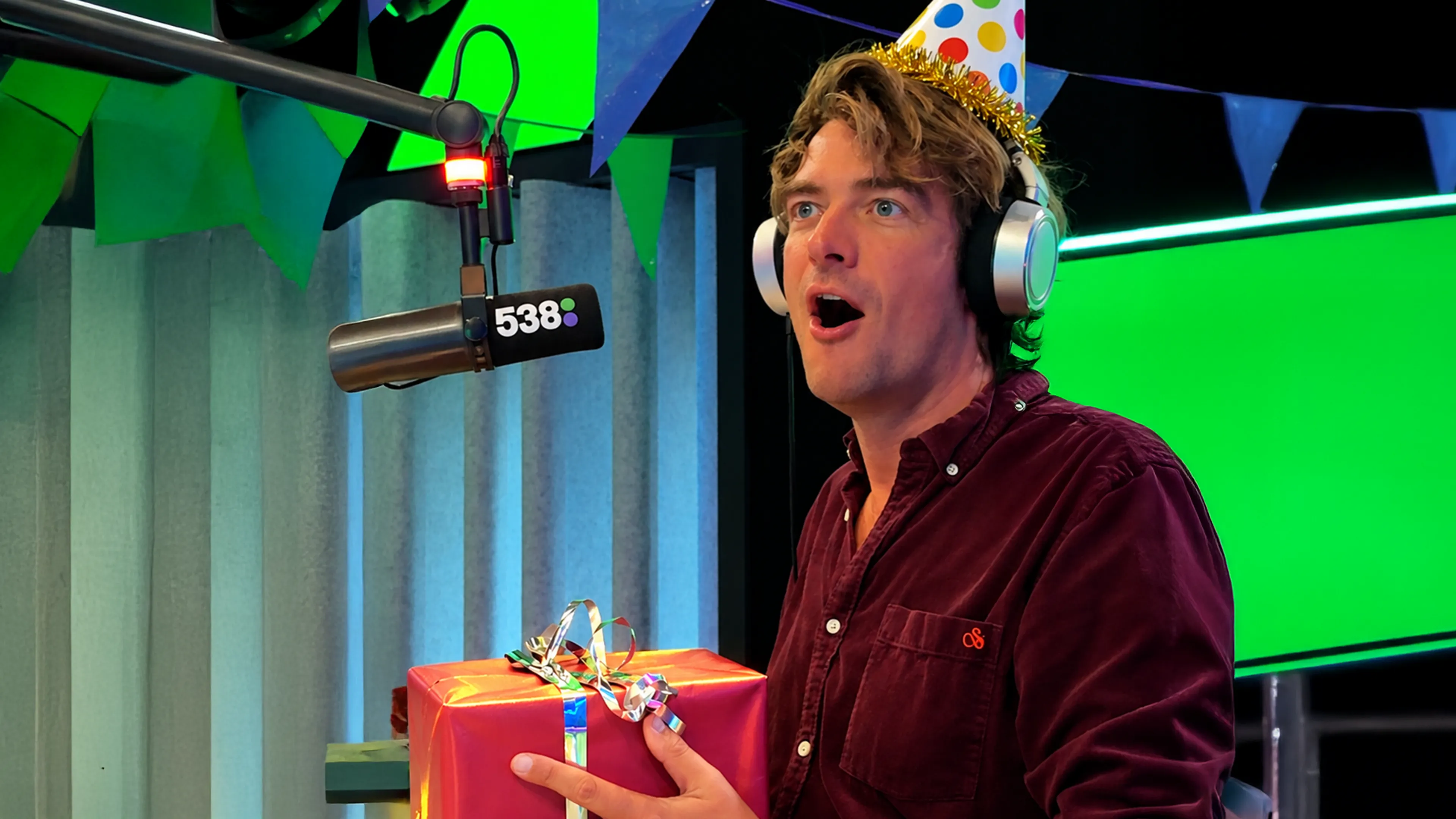 Airen had nog iets goed te maken met Frank en deed dit op zijn verjaardag. 👀 