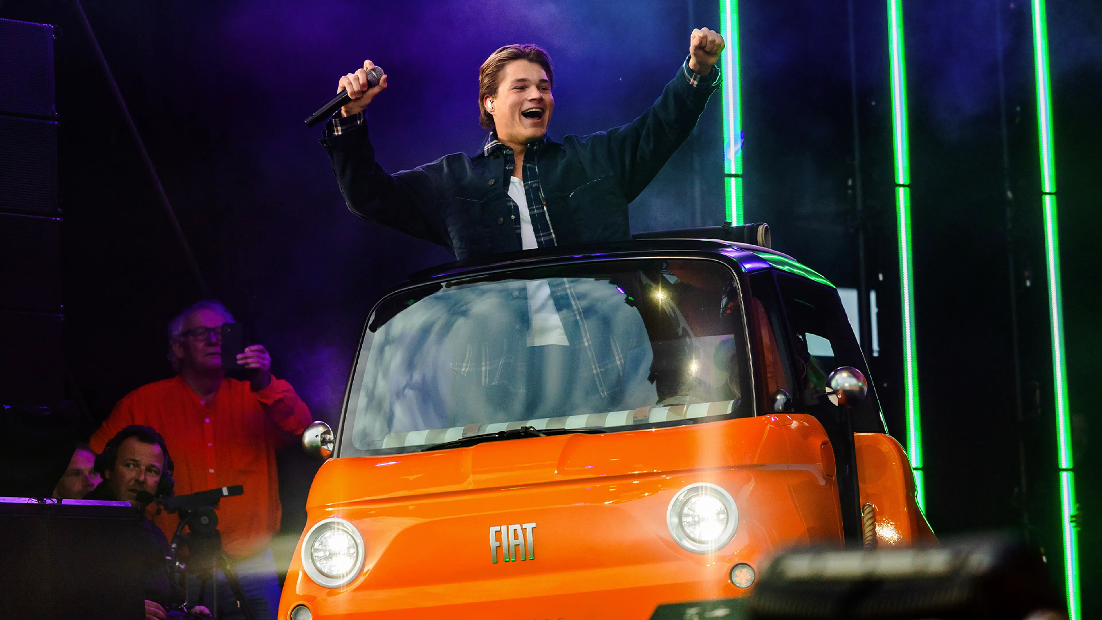 Samuel Welten komt in stijl het podium op 👑