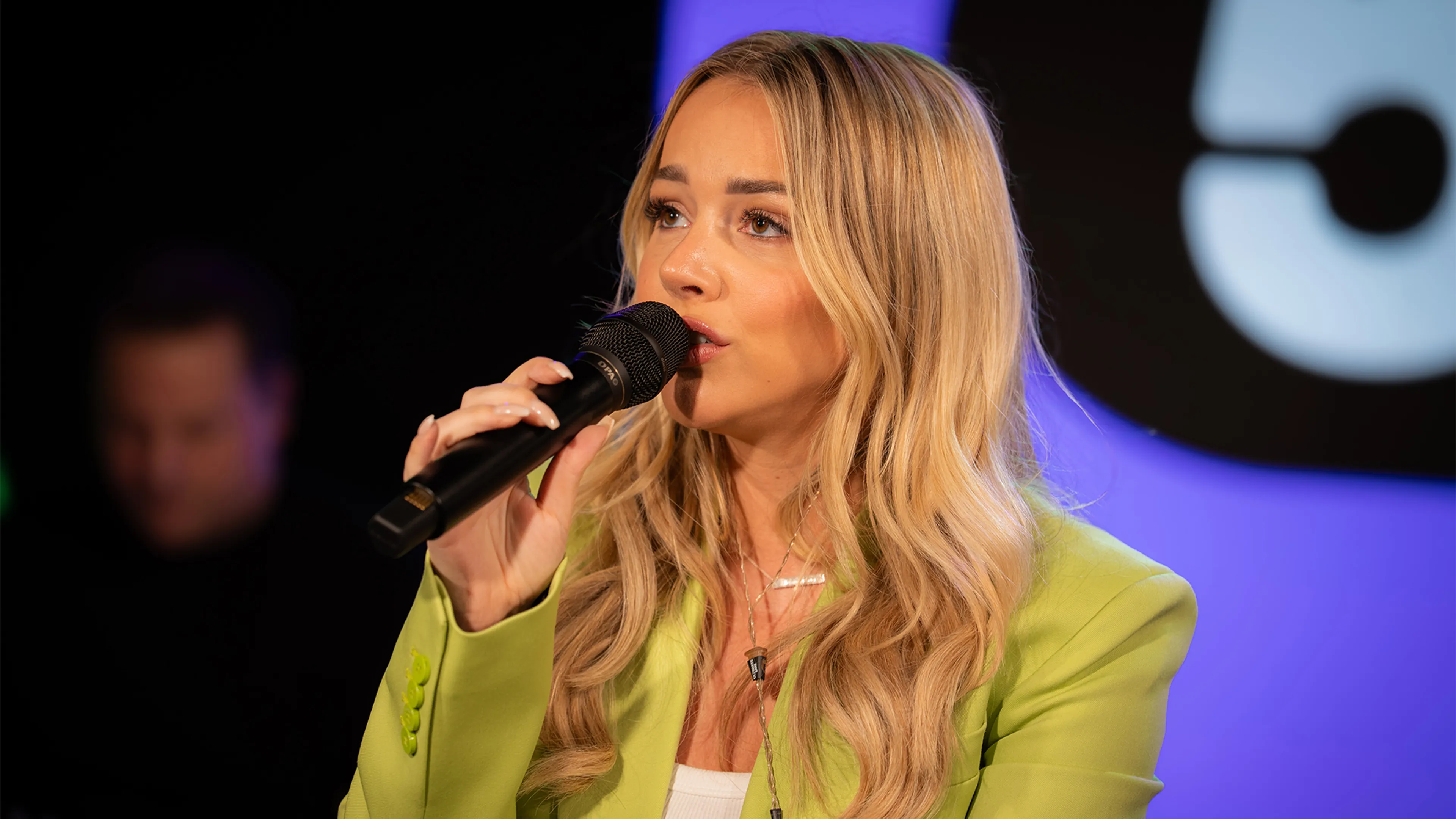Emma Heesters live met Alles Wordt Beter in Evers & co.