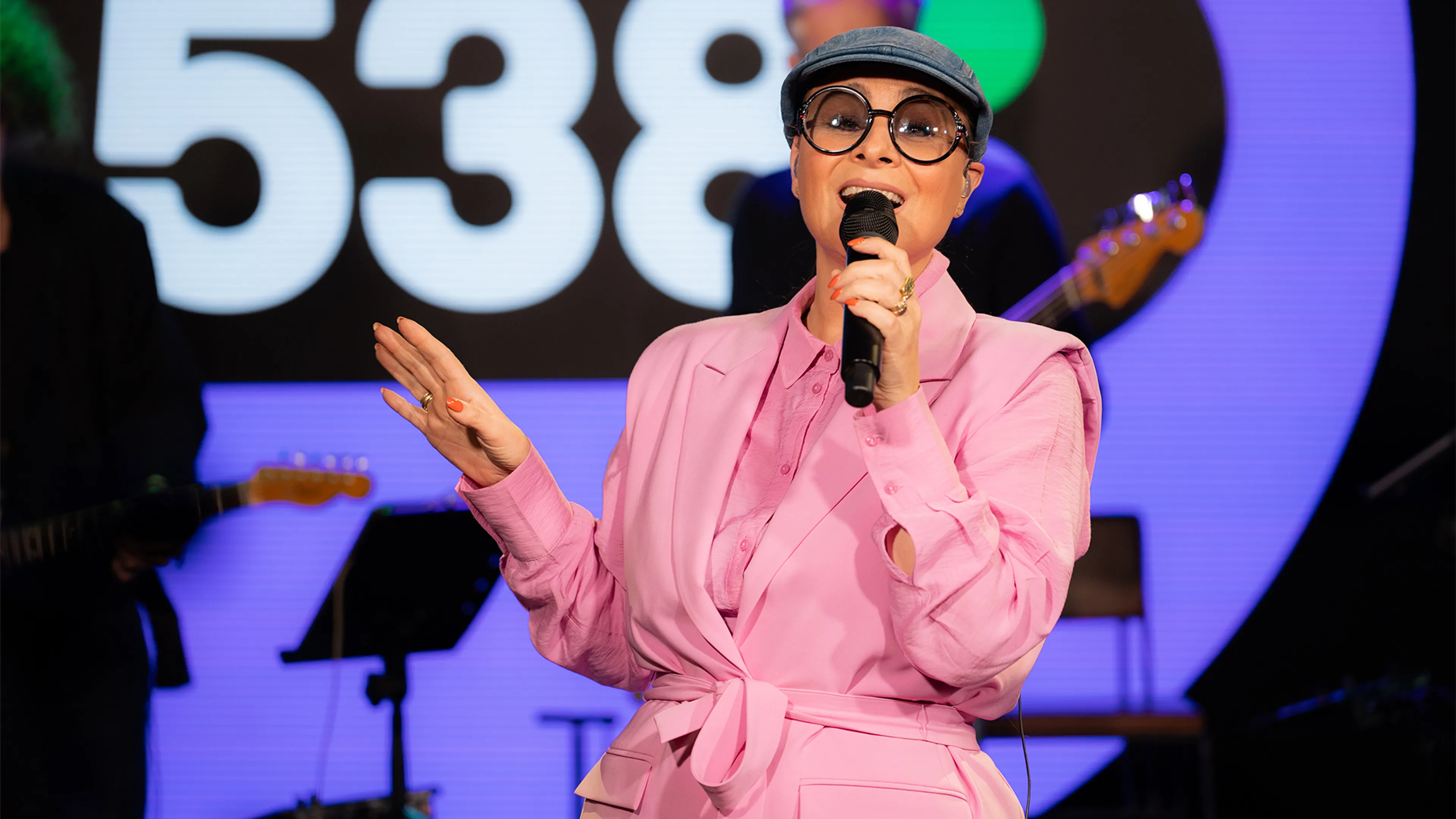 Trijntje Oosterhuis doet Master Blaster van Stevie Wonder bij Evers & co.