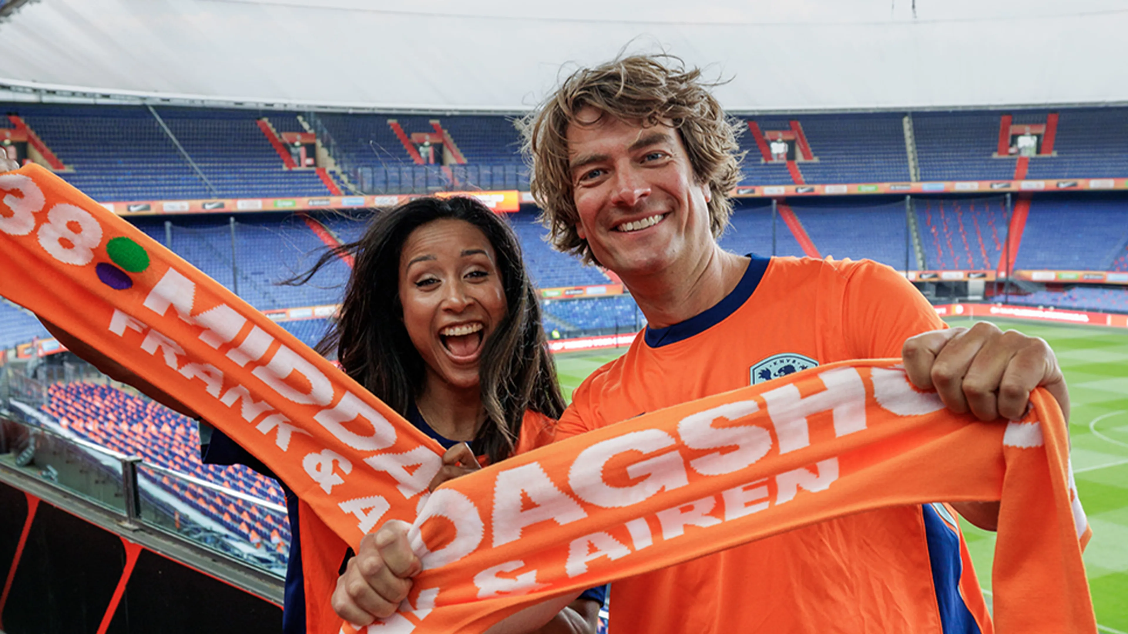 De Middagshow Live vanuit De Kuip voor de uitzwaaiwedstrijd van Oranje ⚽🧡
