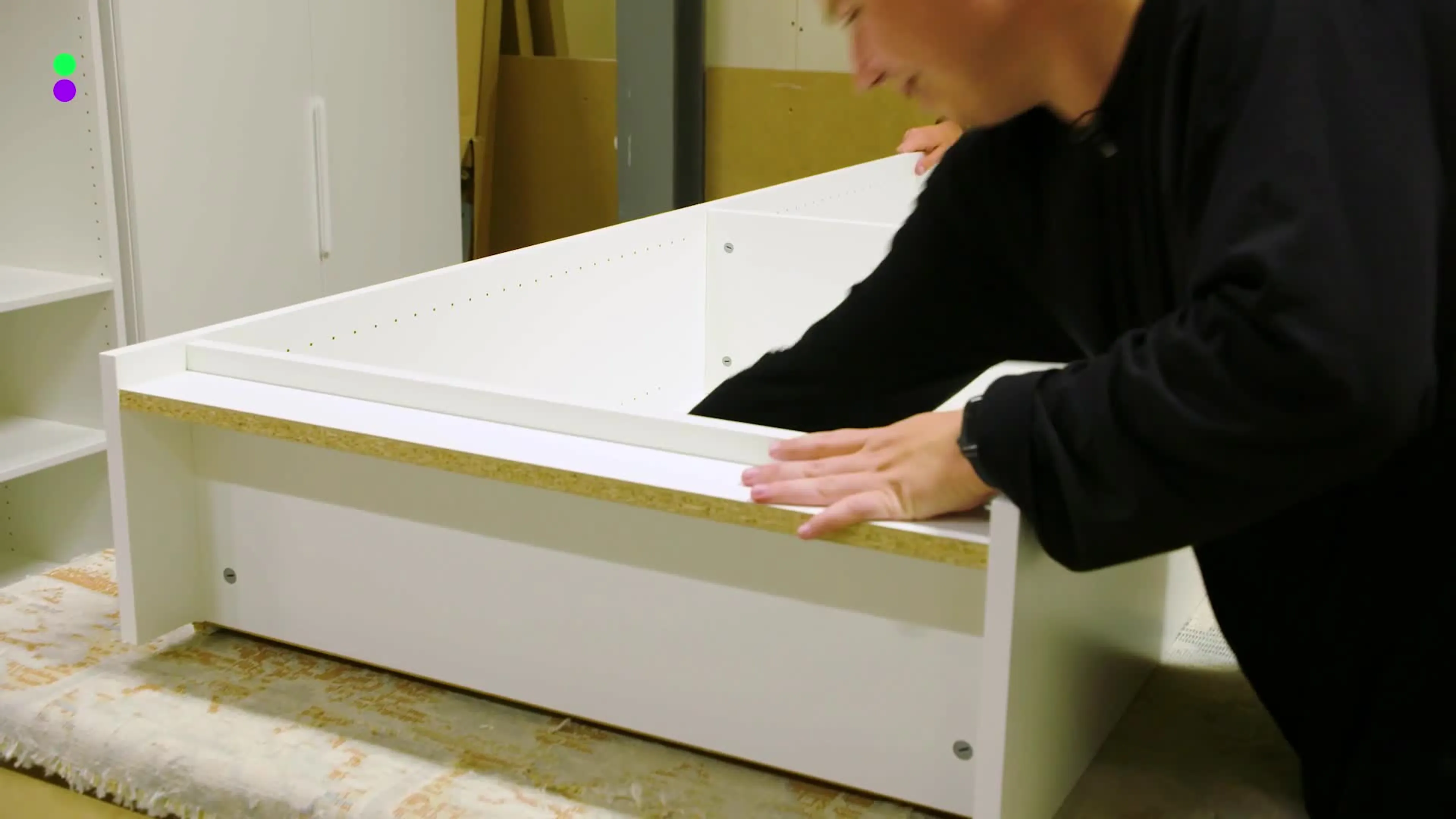 Bas en Dylan stellen relatie op de proef met IKEA-bouwpakket