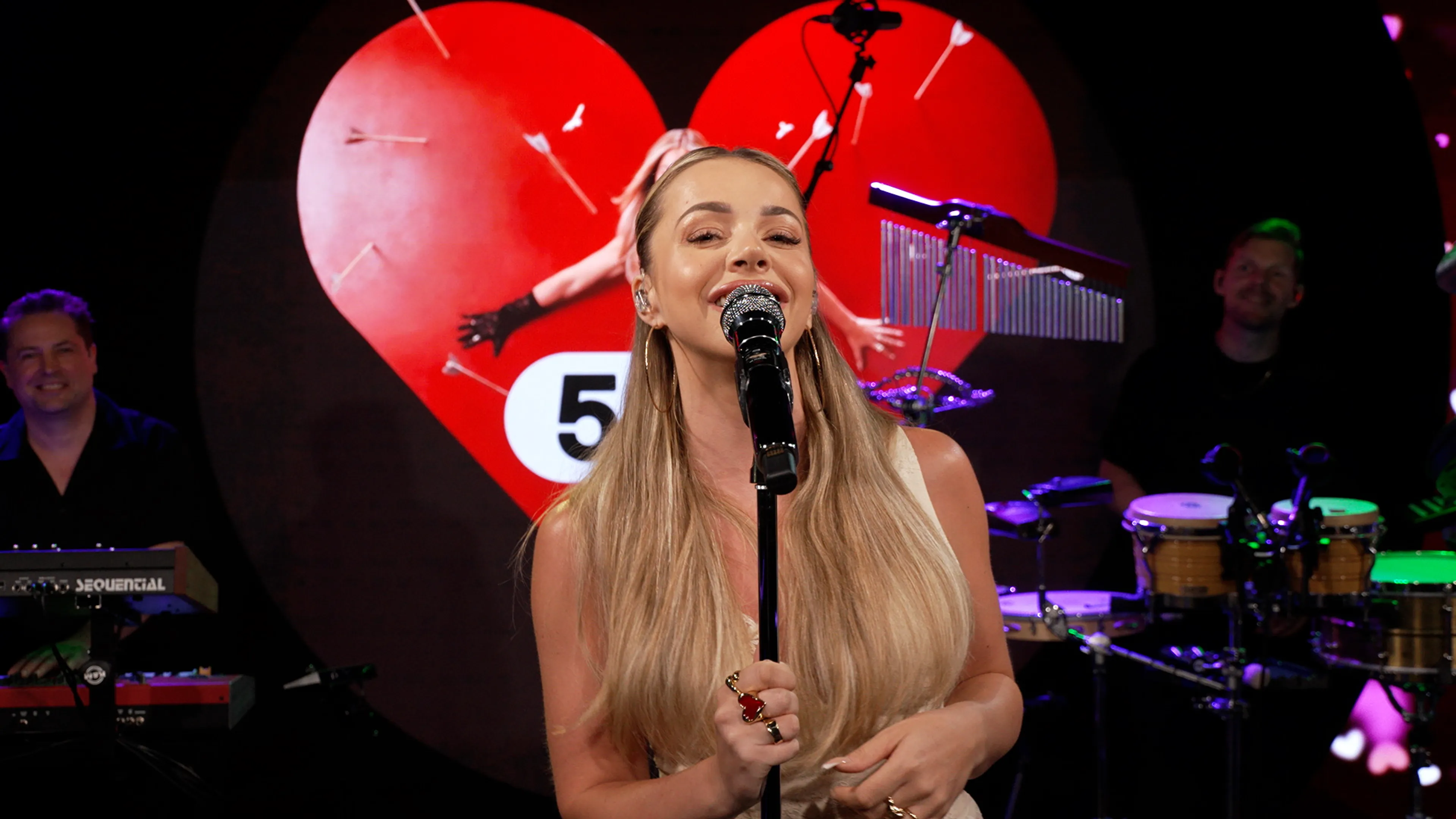 Emma Heesters brengt Hartenbreker uit: 'Mijn single girl summer-anthem' ☀️
