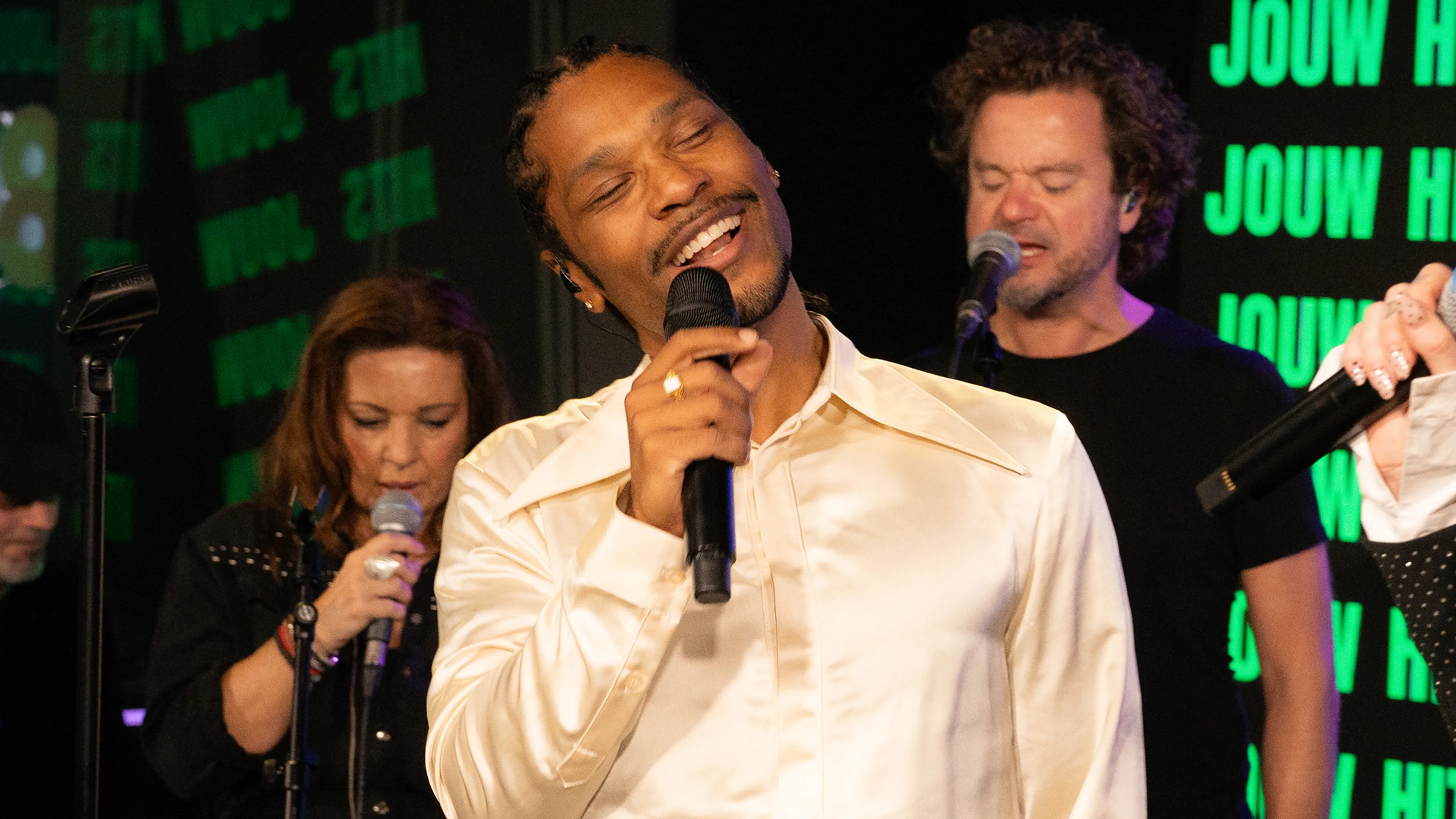 Jared Grant doet Dance Little Sister van Terence Trent D'Arby bij Evers & co.