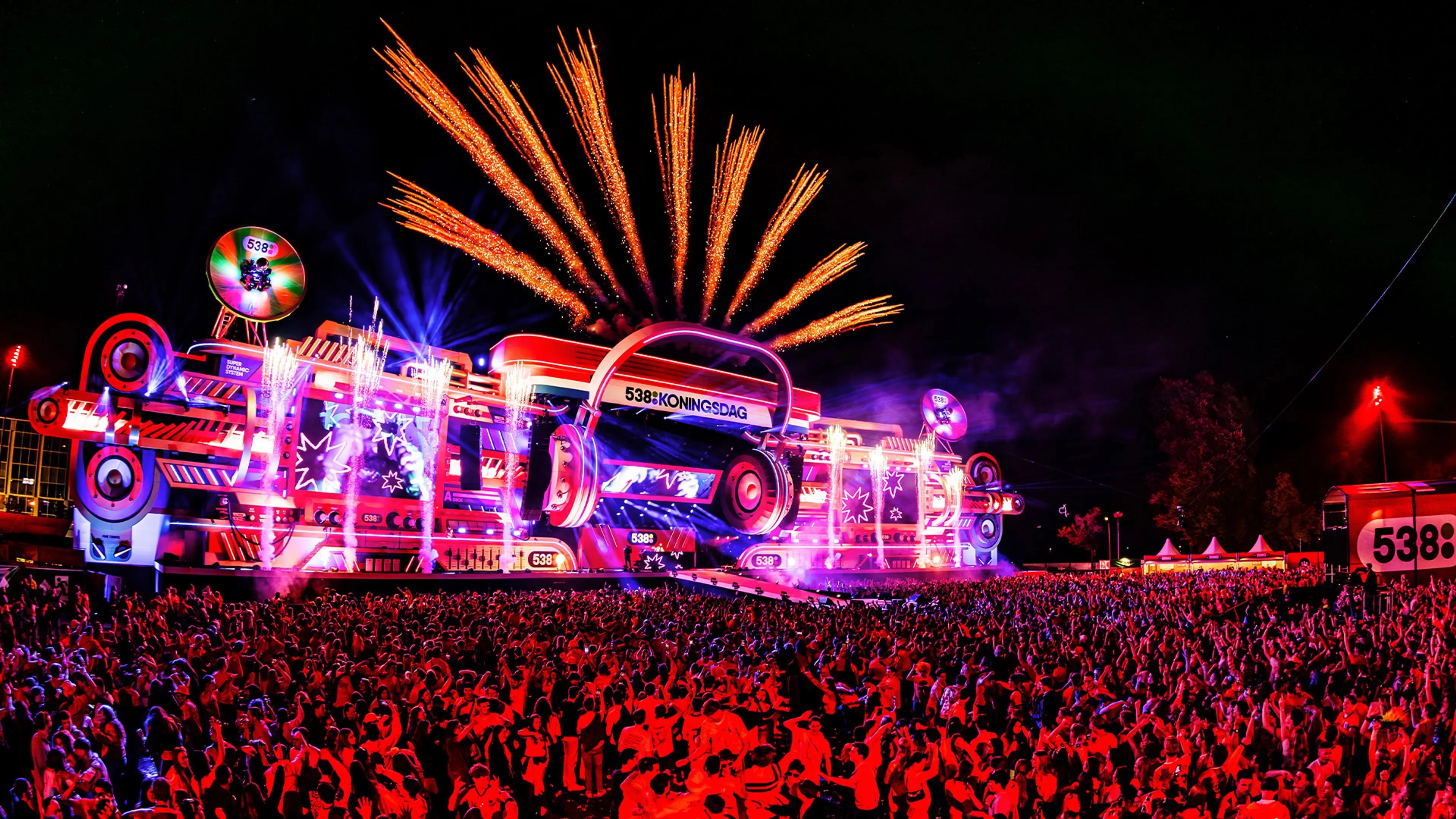 La Fuente sluit 538 Koningsdag op spectaculaire wijze af! 💥🤩